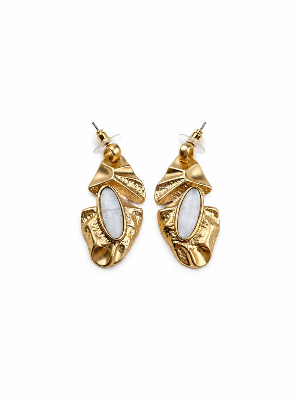 Oval Sedef Detaylı Kabartma Dokulu Gold Küpe