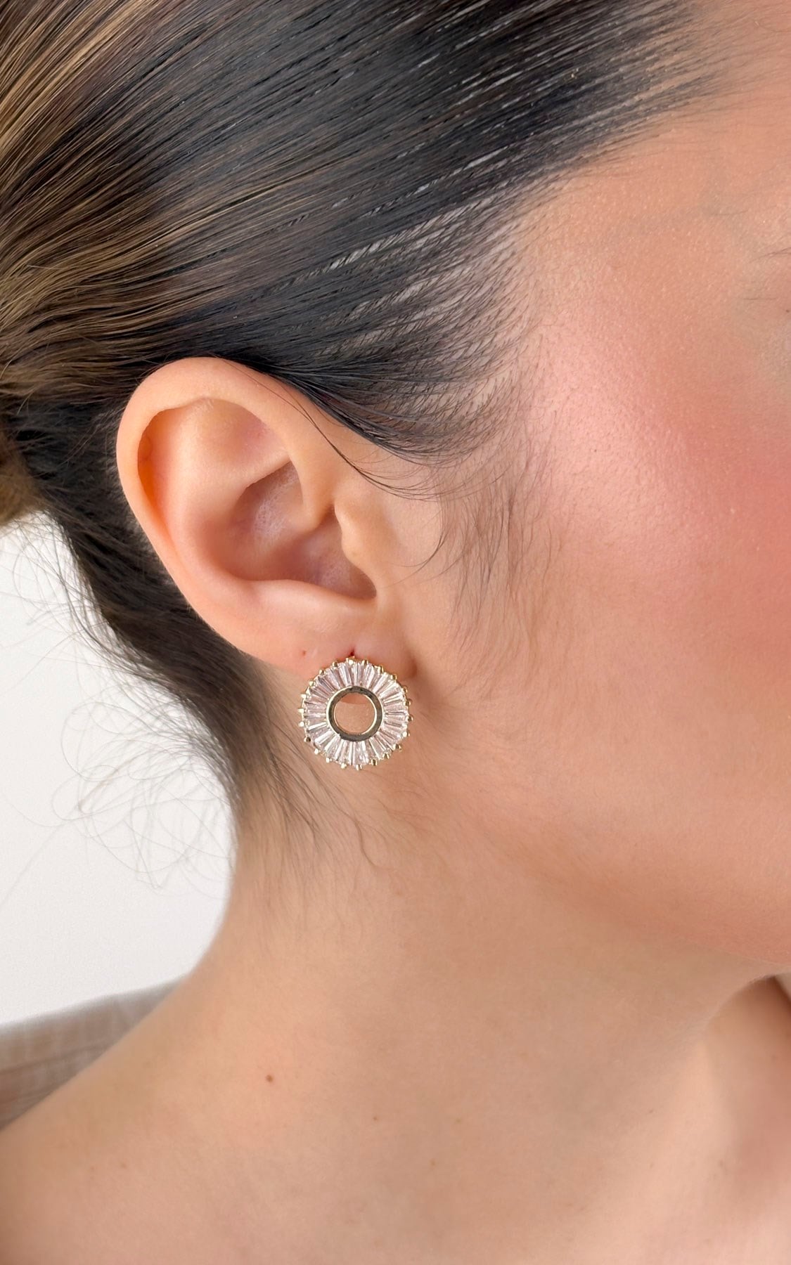 Yuvarlak Baget Taşlı Küpe