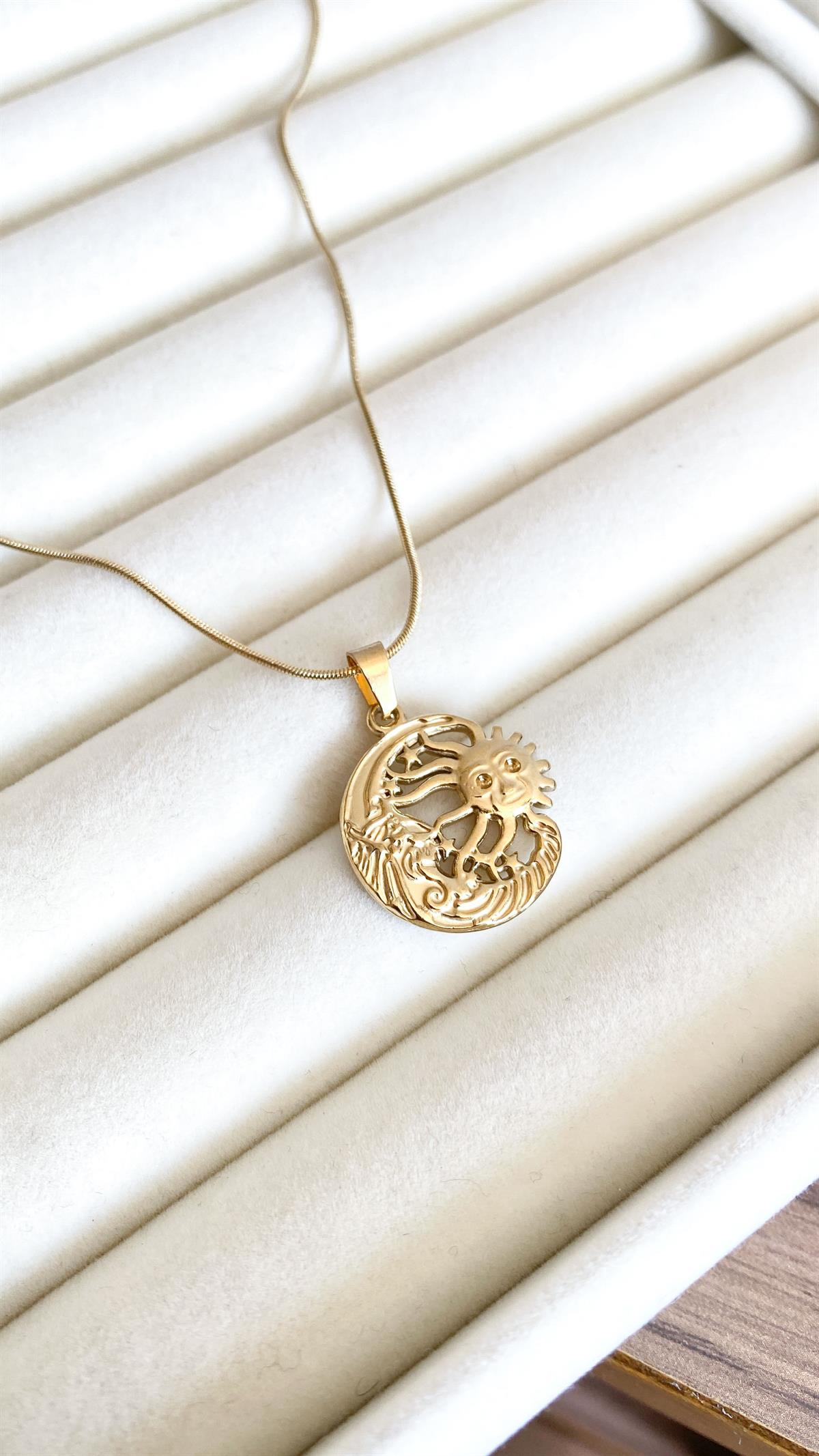 Ay ve Güneş Figürlü Yılan Zincirli Gold Çelik Kolye