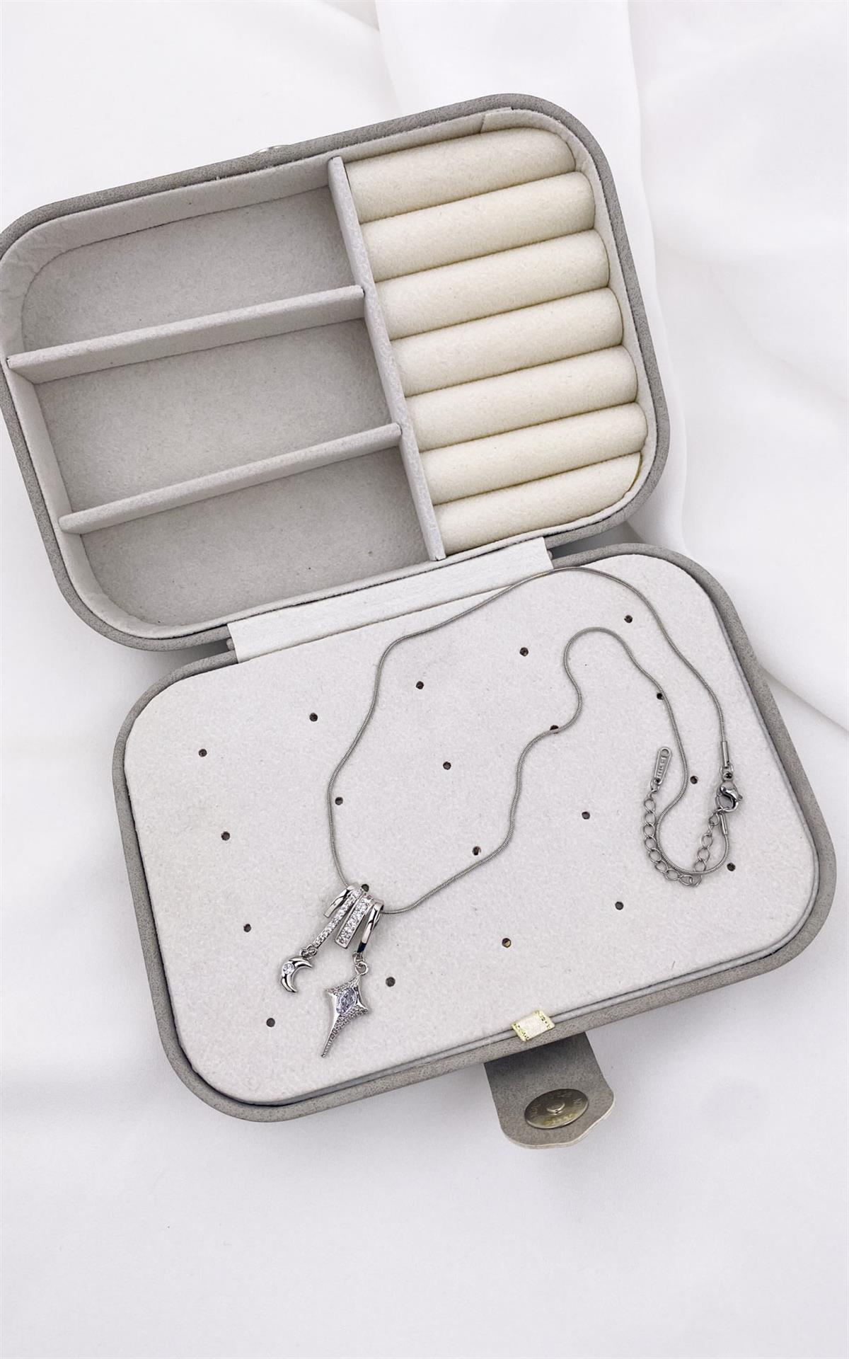 Ay ve Yıldız Figürlü Gümüş Çelik Kolye