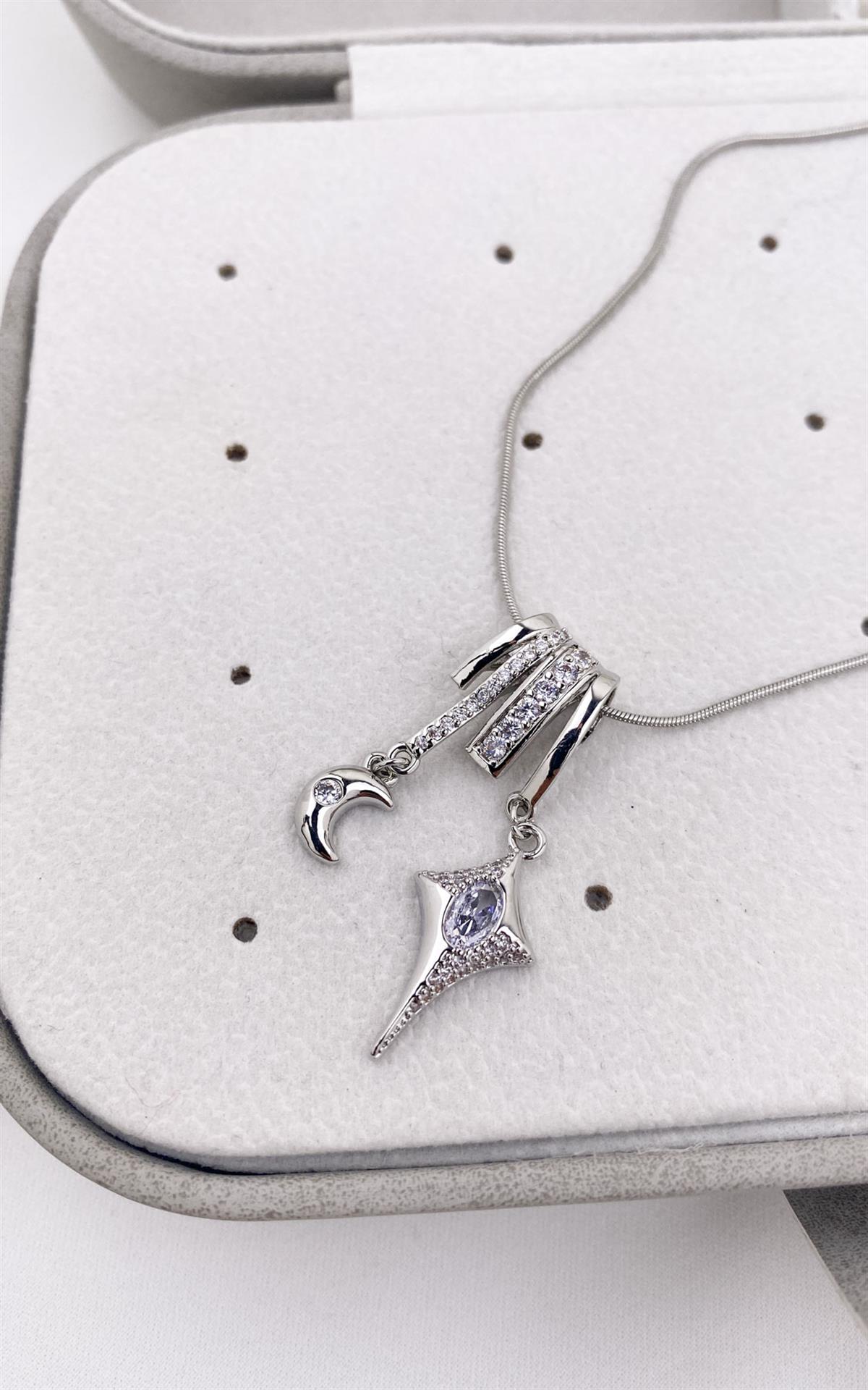 Ay ve Yıldız Figürlü Gümüş Çelik Kolye