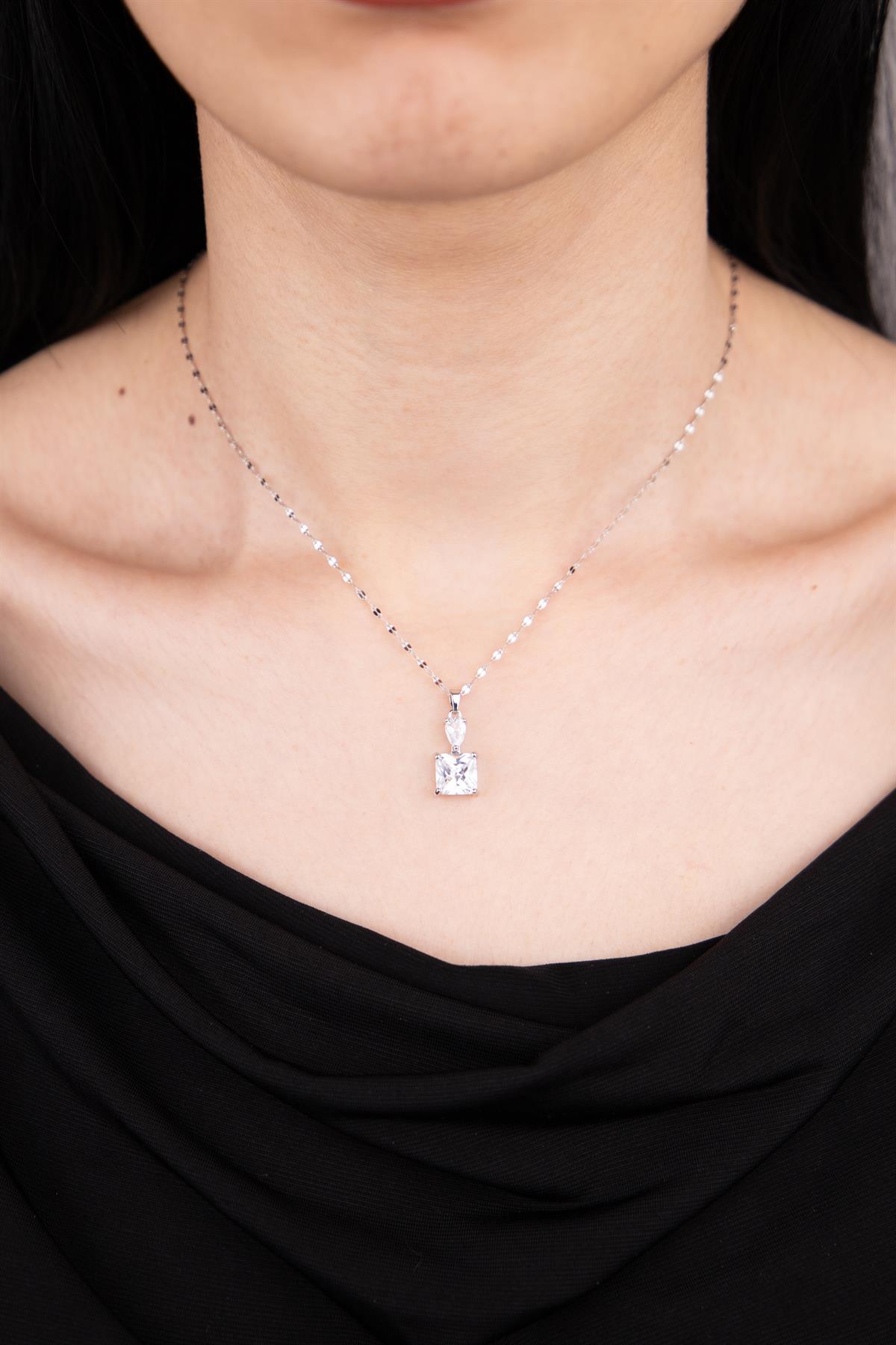 Baget Taşlı Gümüş Çelik Kolye