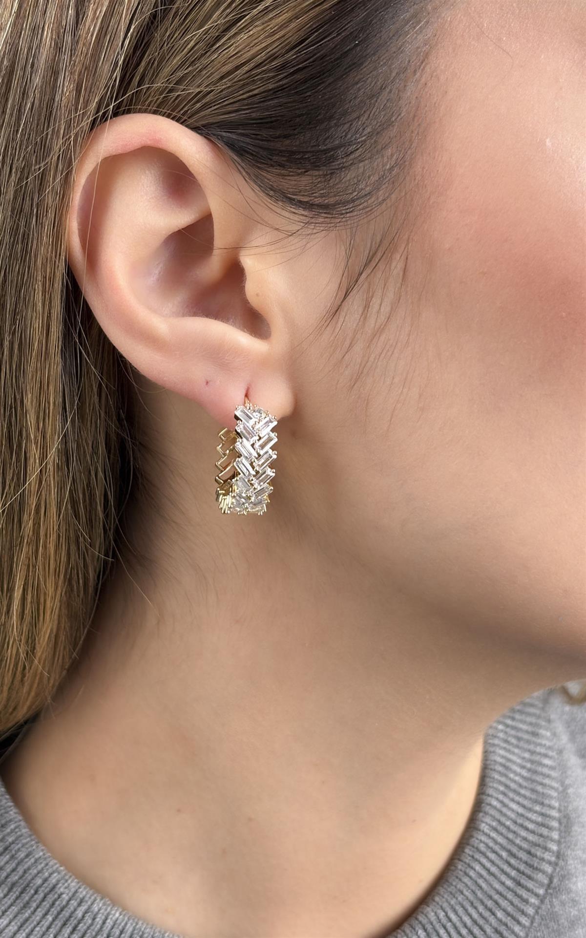 Baget Taşlı Yarım Halka Küpe