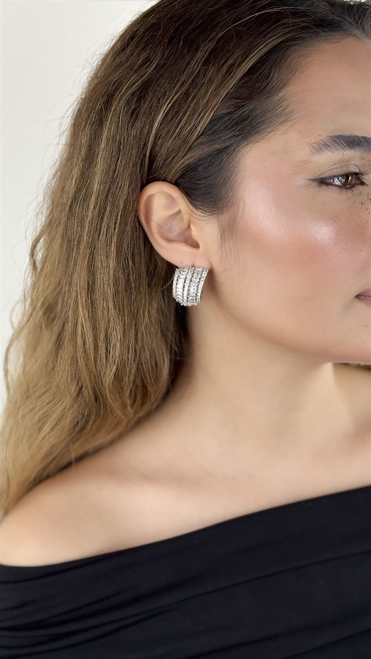 Baget Taşlı Yarım Halka Küpe