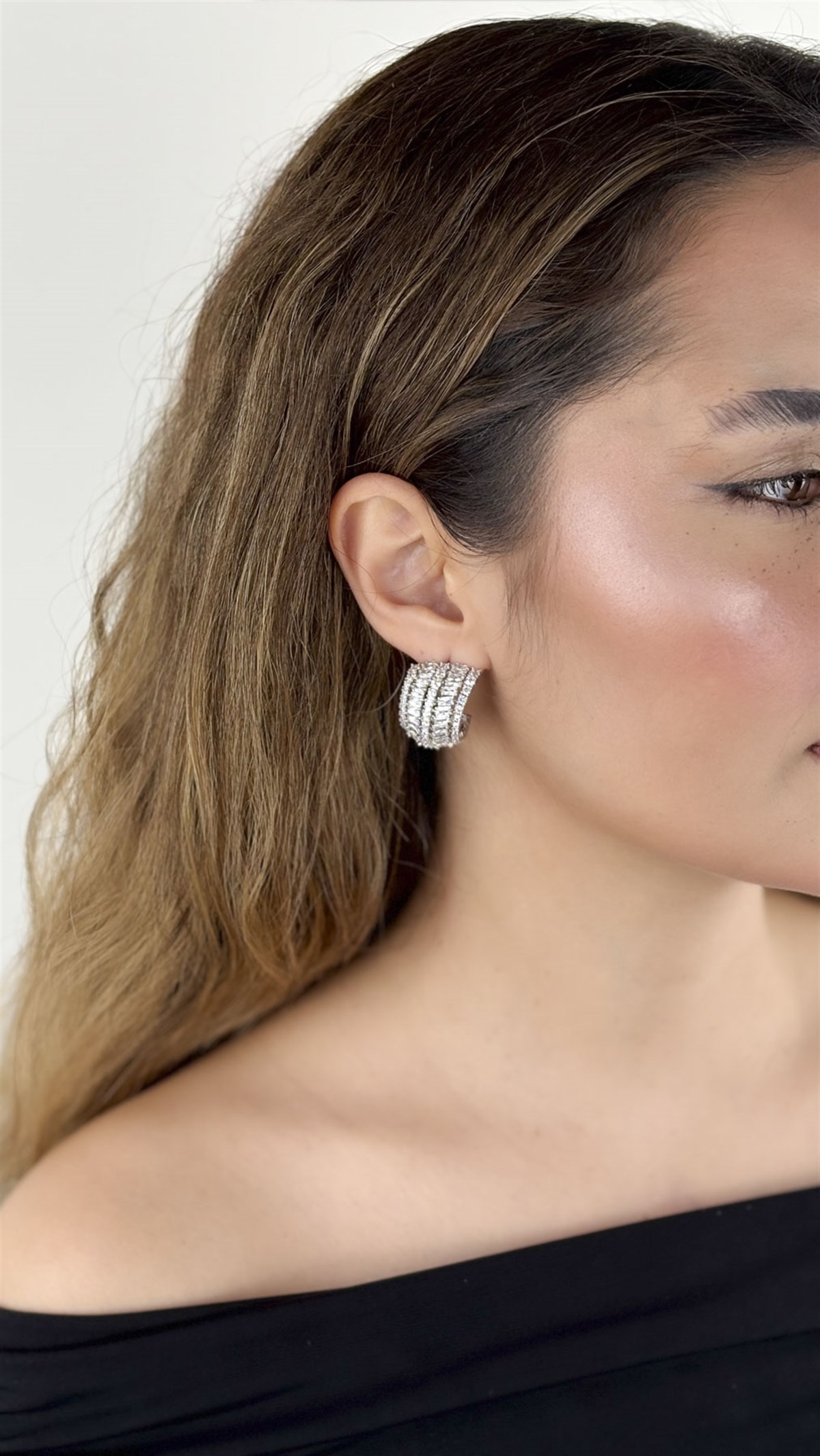 Baget Taşlı Yarım Halka Küpe