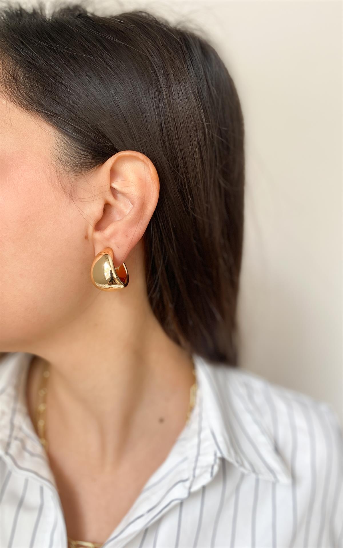 Bombeli Gold Yarım Halka Küpe