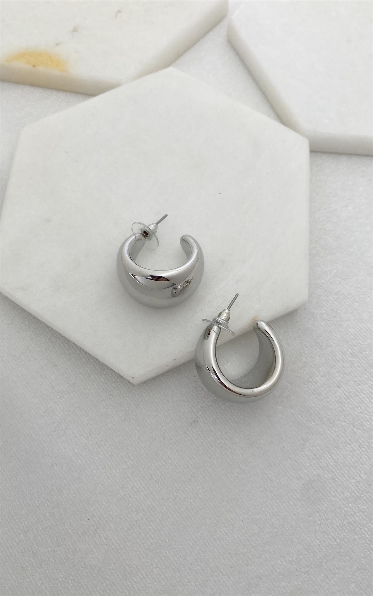 Bombeli Gümüş Yarım Halka Küpe