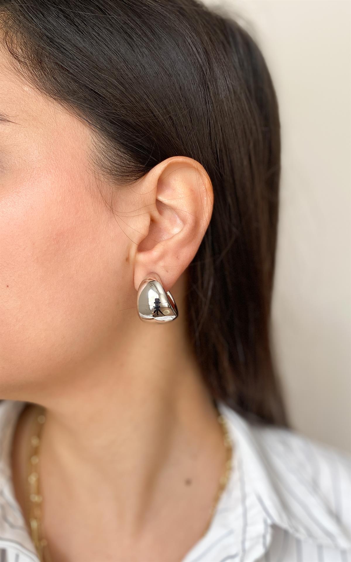 Bombeli Gümüş Yarım Halka Küpe