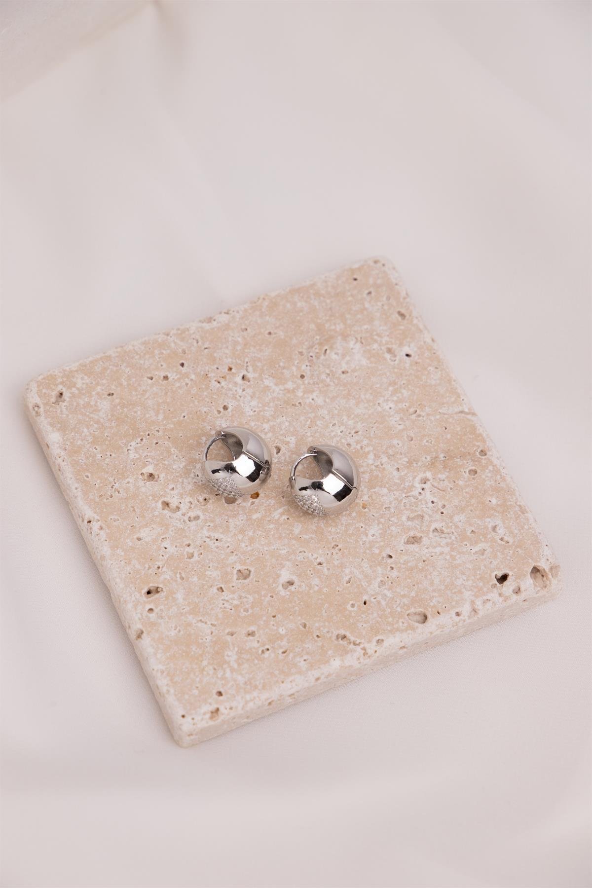 Bombeli Zirkon Taş Detaylı Gümüş Halka Küpe