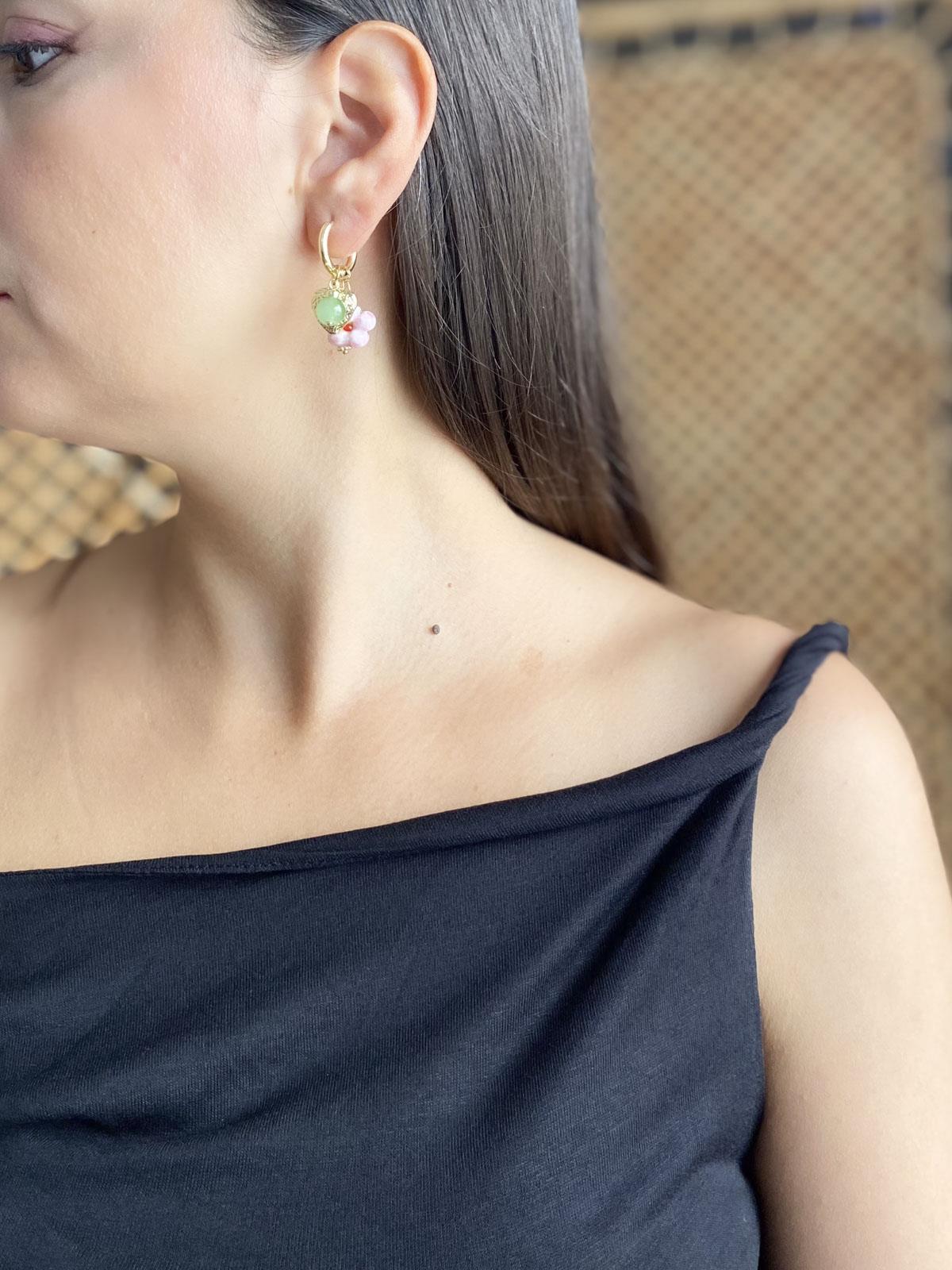 Çiçek Figürlü Kalp Detaylı Gold Halka Küpe