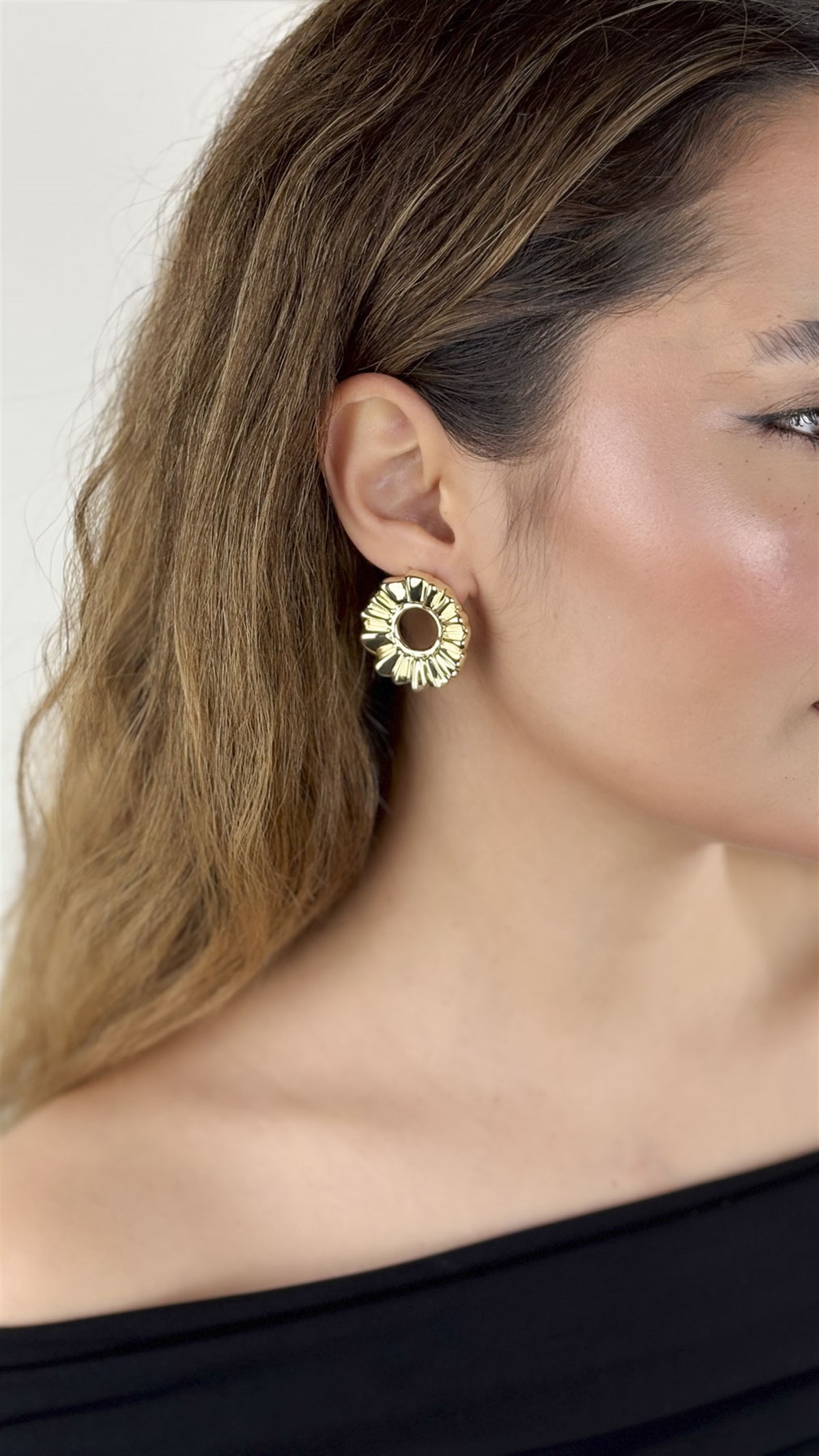 Daire Formlu Dalgalı Küpe