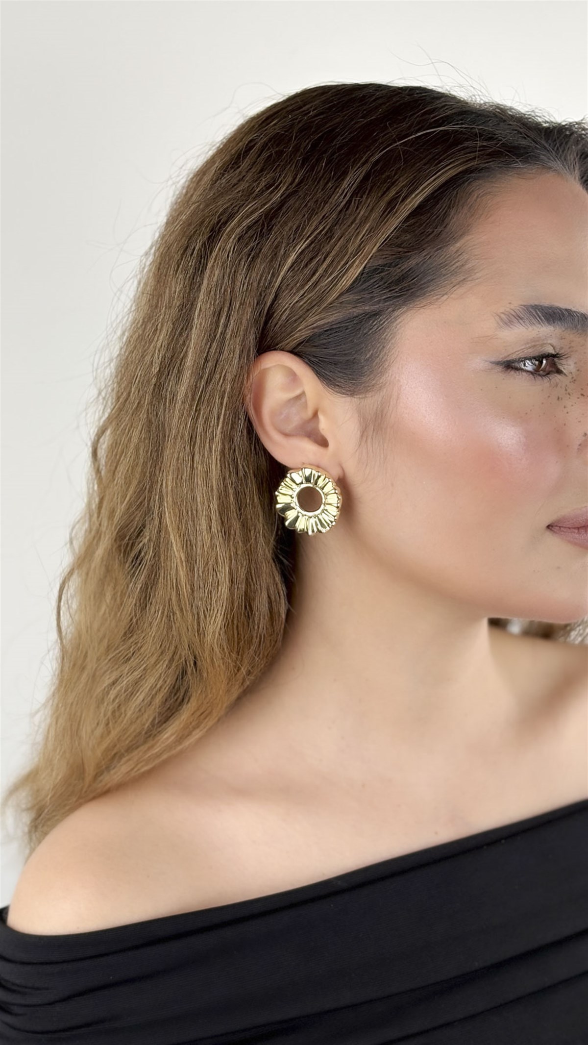 Daire Formlu Dalgalı Küpe