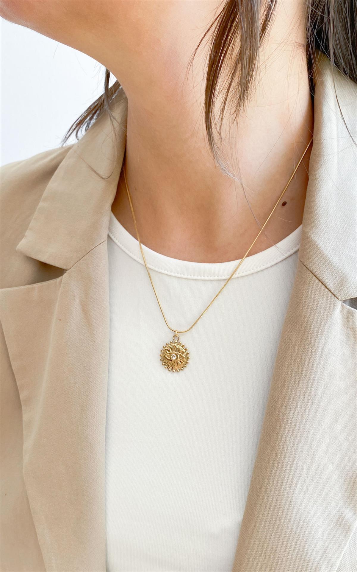 Daire Plaka Göz Desenli Taş Detaylı Gold Çelik Kolye