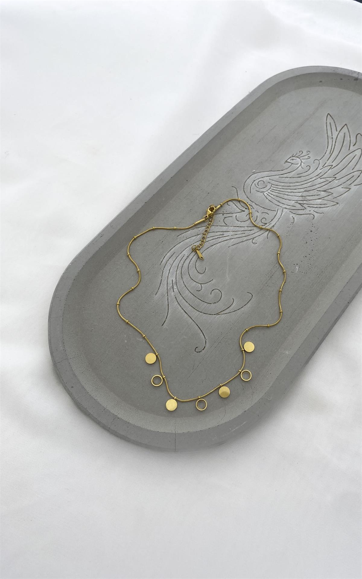 Daire Plaka ve Opal Taşlı Gold Çelik Kolye