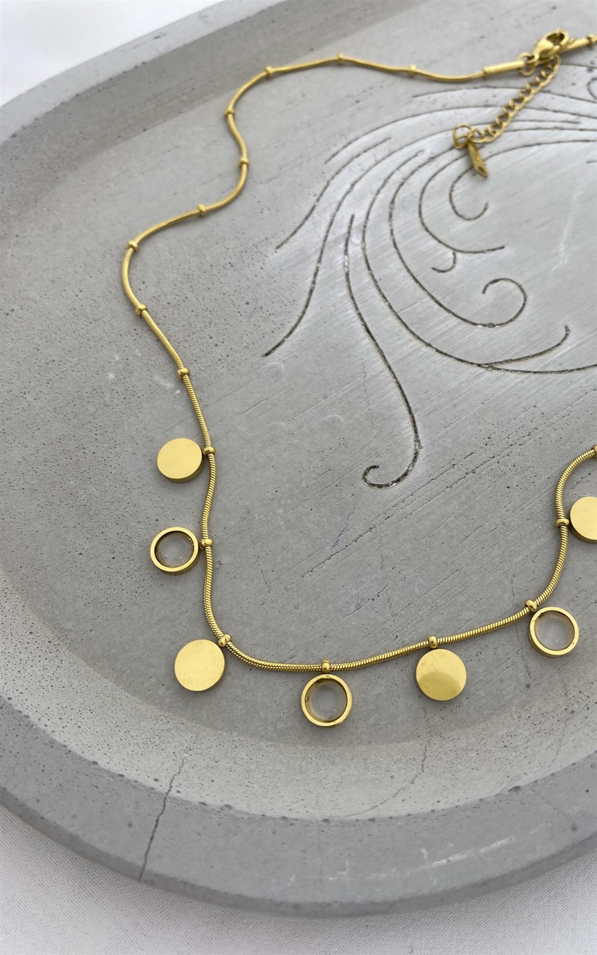 Daire Plaka ve Opal Taşlı Gold Çelik Kolye