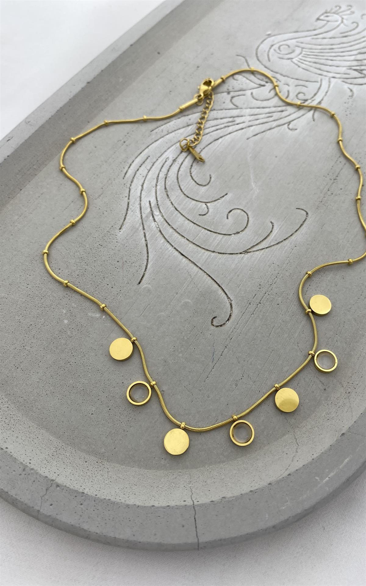 Daire Plaka ve Opal Taşlı Gold Çelik Kolye