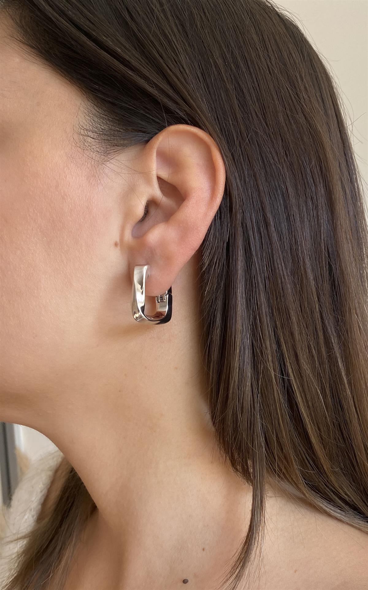 Dalga Formlu Gümüş Halka Küpe