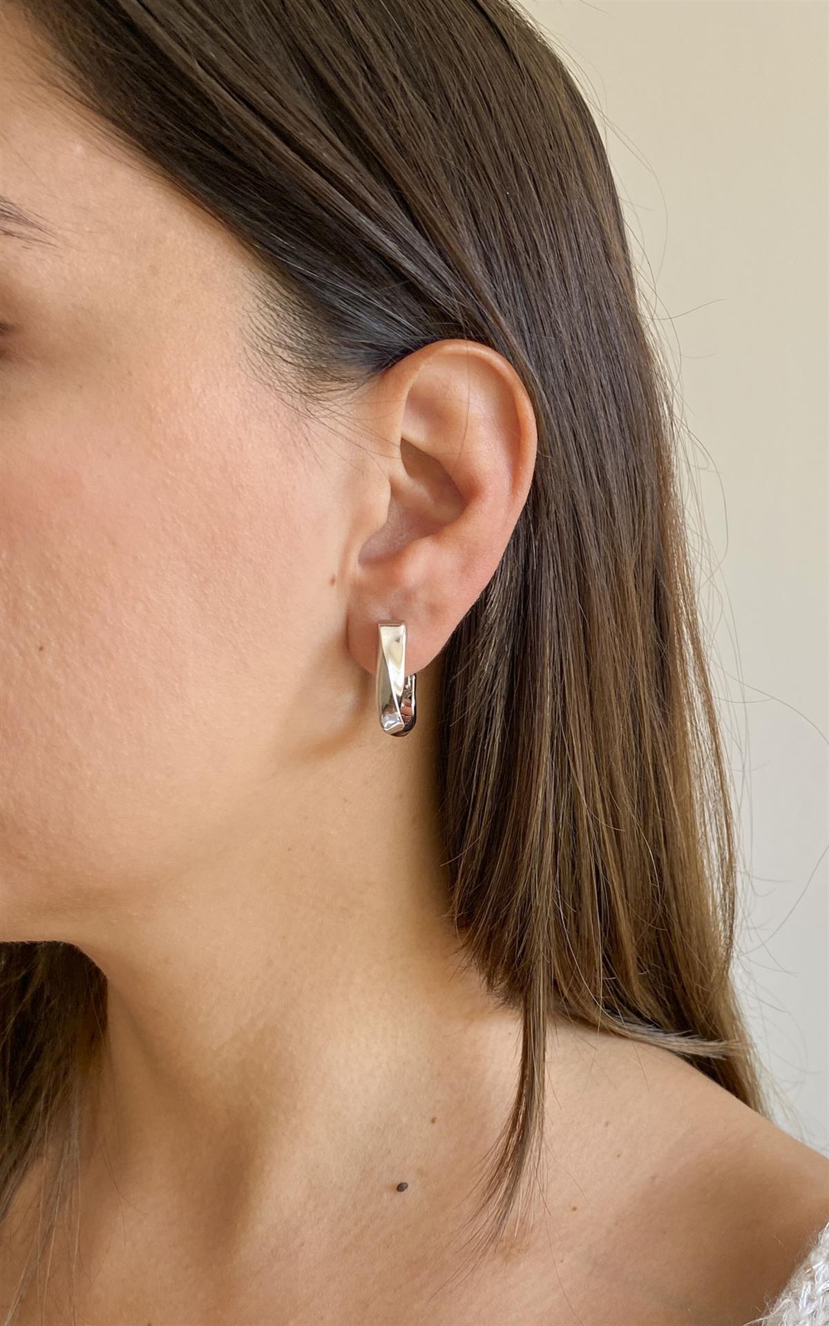 Dalga Formlu Gümüş Halka Küpe