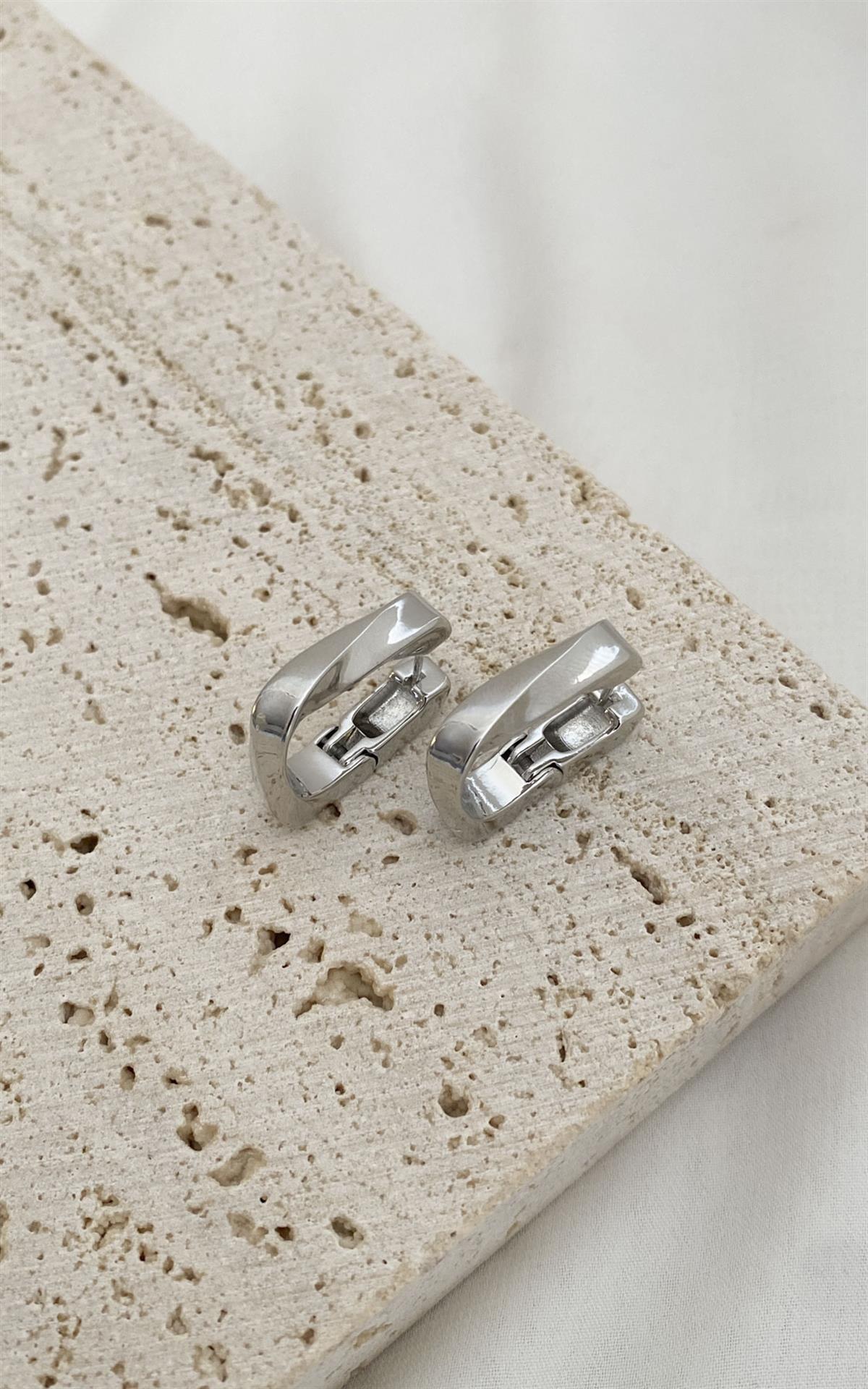 Dalga Formlu Gümüş Halka Küpe