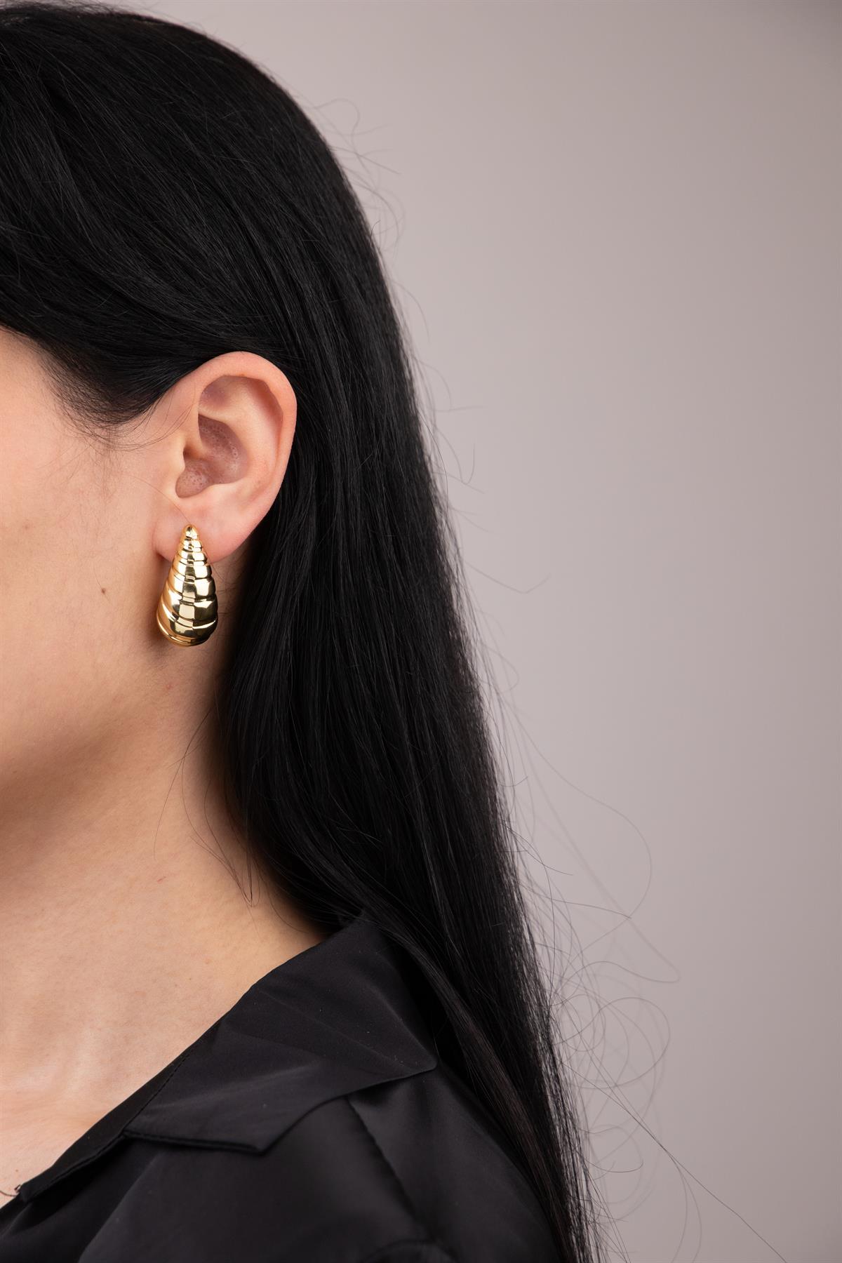 Damla Formlu Bombeli Kesik Detaylı Gold Küpe