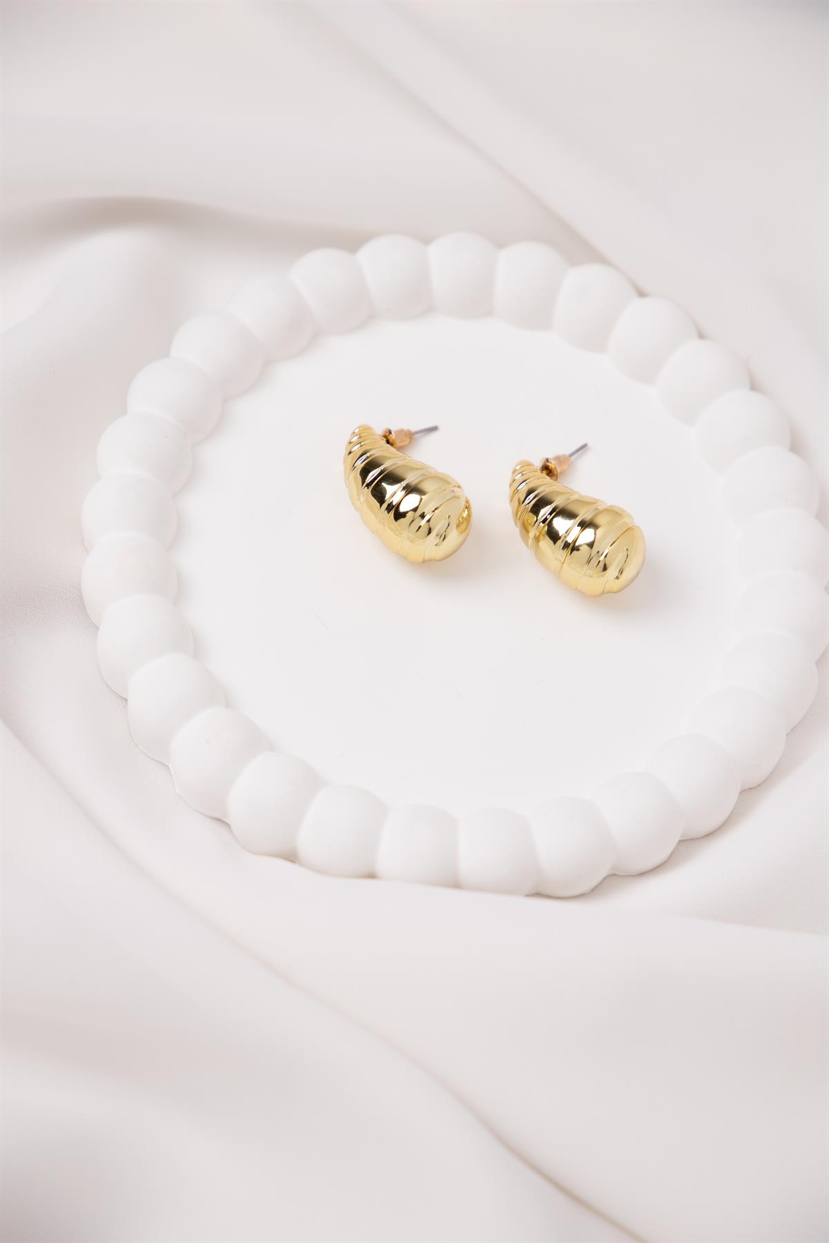 Damla Formlu Bombeli Kesik Detaylı Gold Küpe