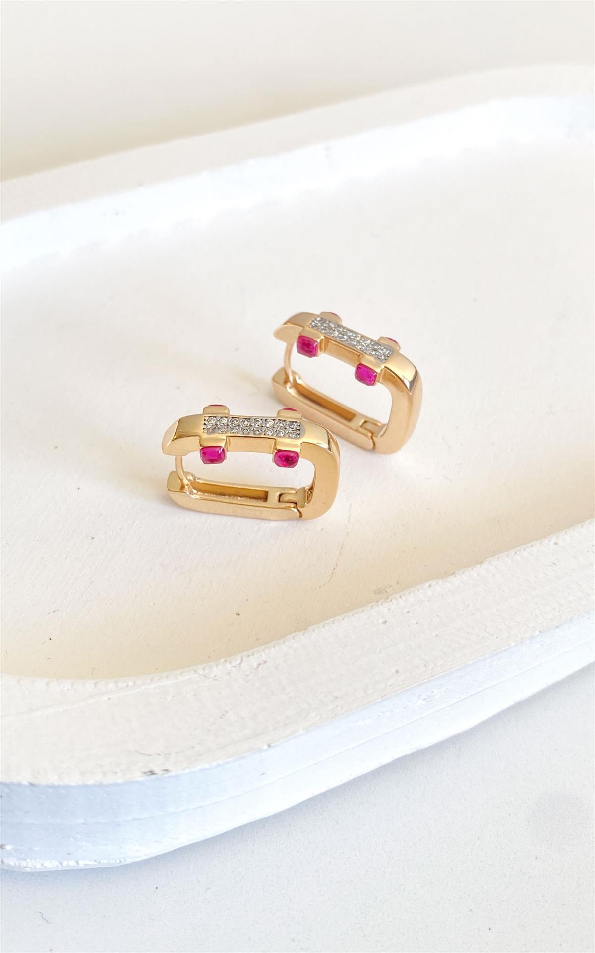 Dikdörtgen Formlu Zirkon Taşlı Fuşya Taş Detaylı Gold Halka Küpe