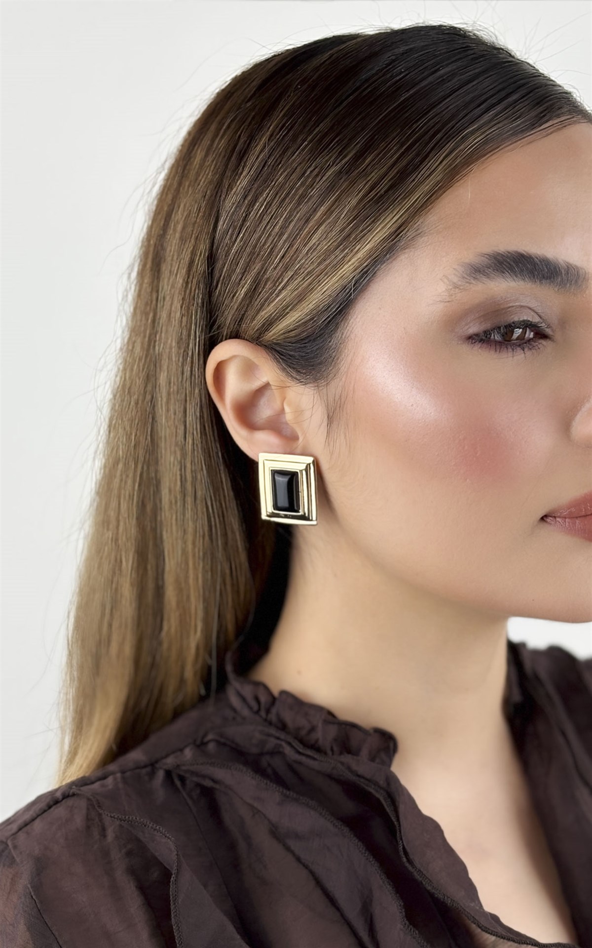 Dikdörtgen Plaka Siyah Mineli Küpe