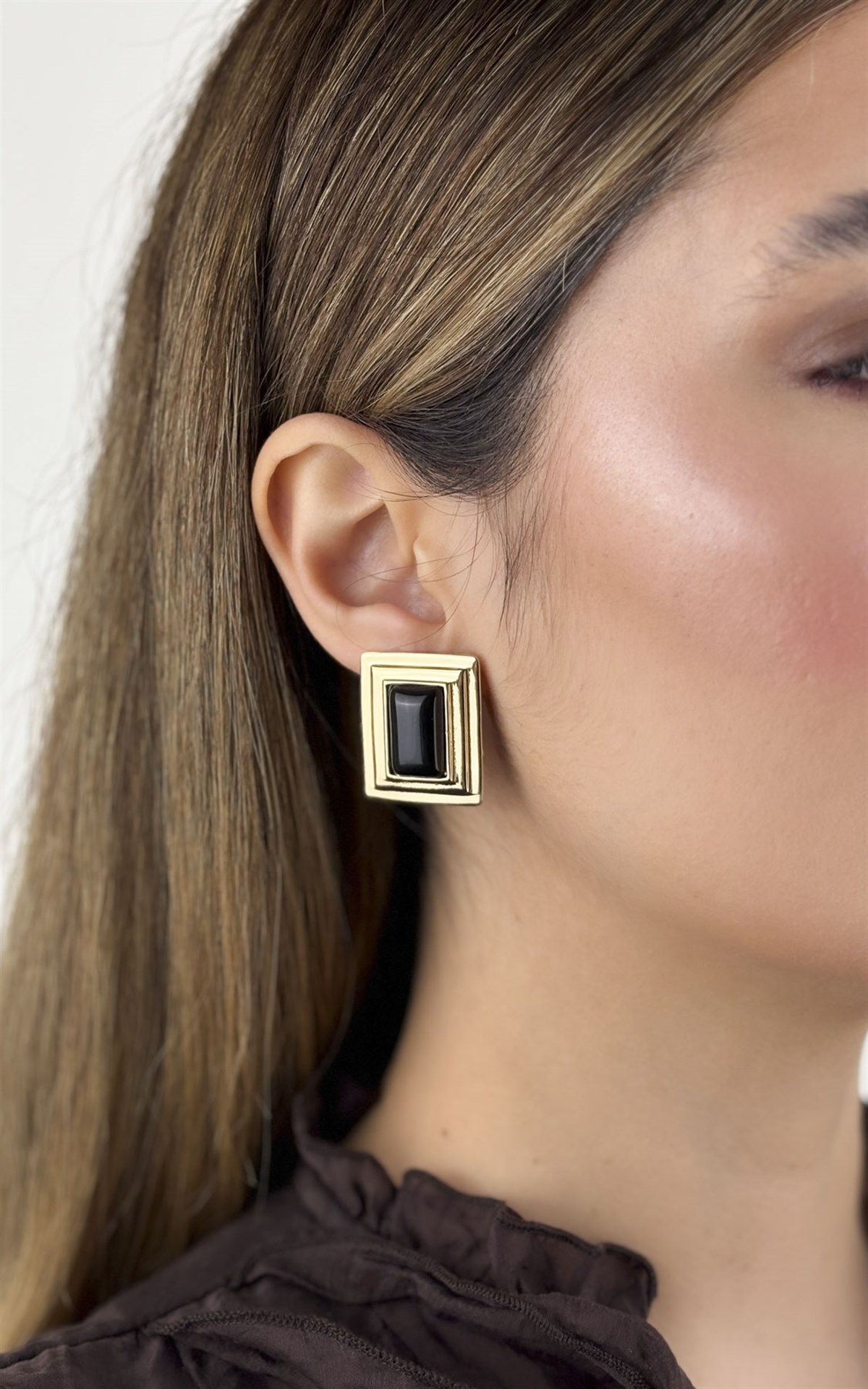 Dikdörtgen Plaka Siyah Mineli Küpe