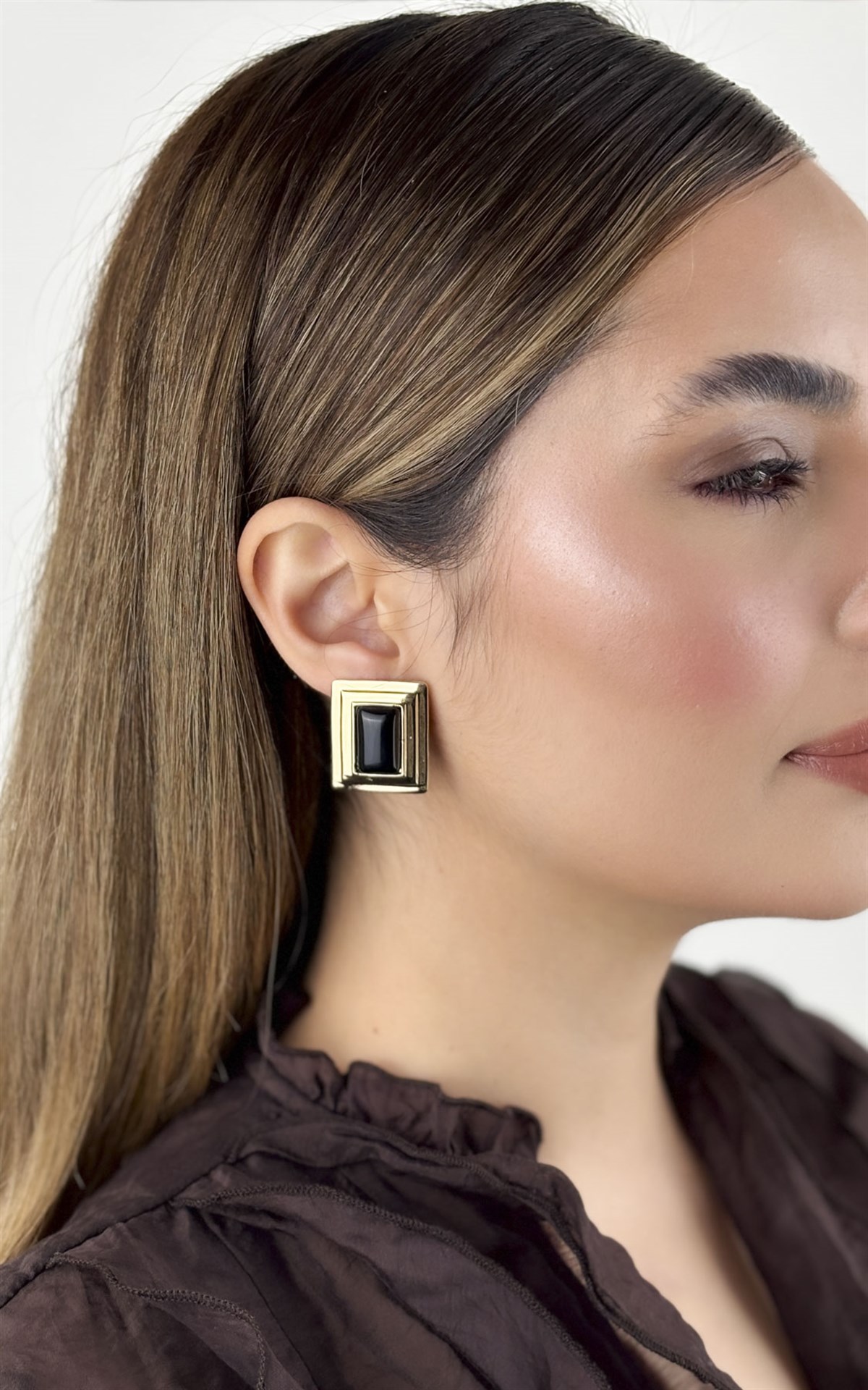 Dikdörtgen Plaka Siyah Mineli Küpe