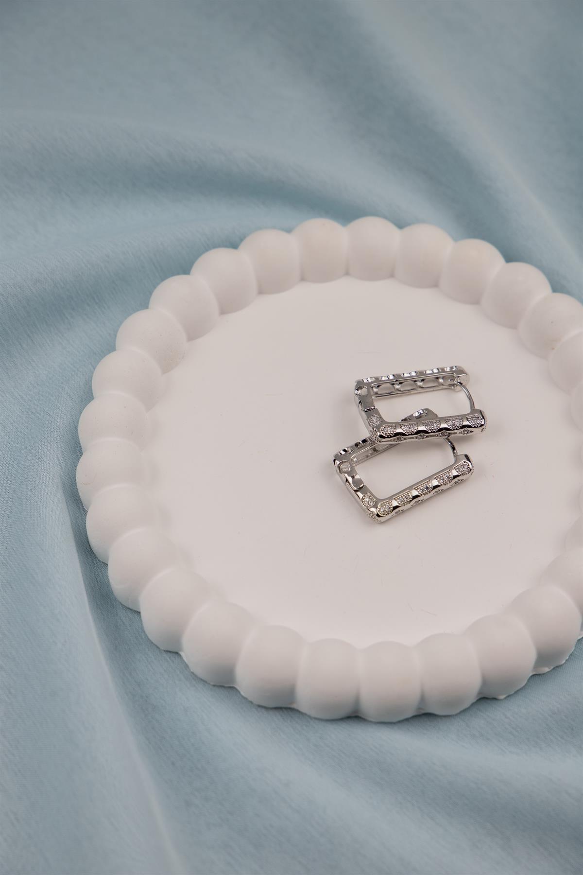 Dikdörtgen Zirkon Taş Detaylı Gümüş Halka Küpe