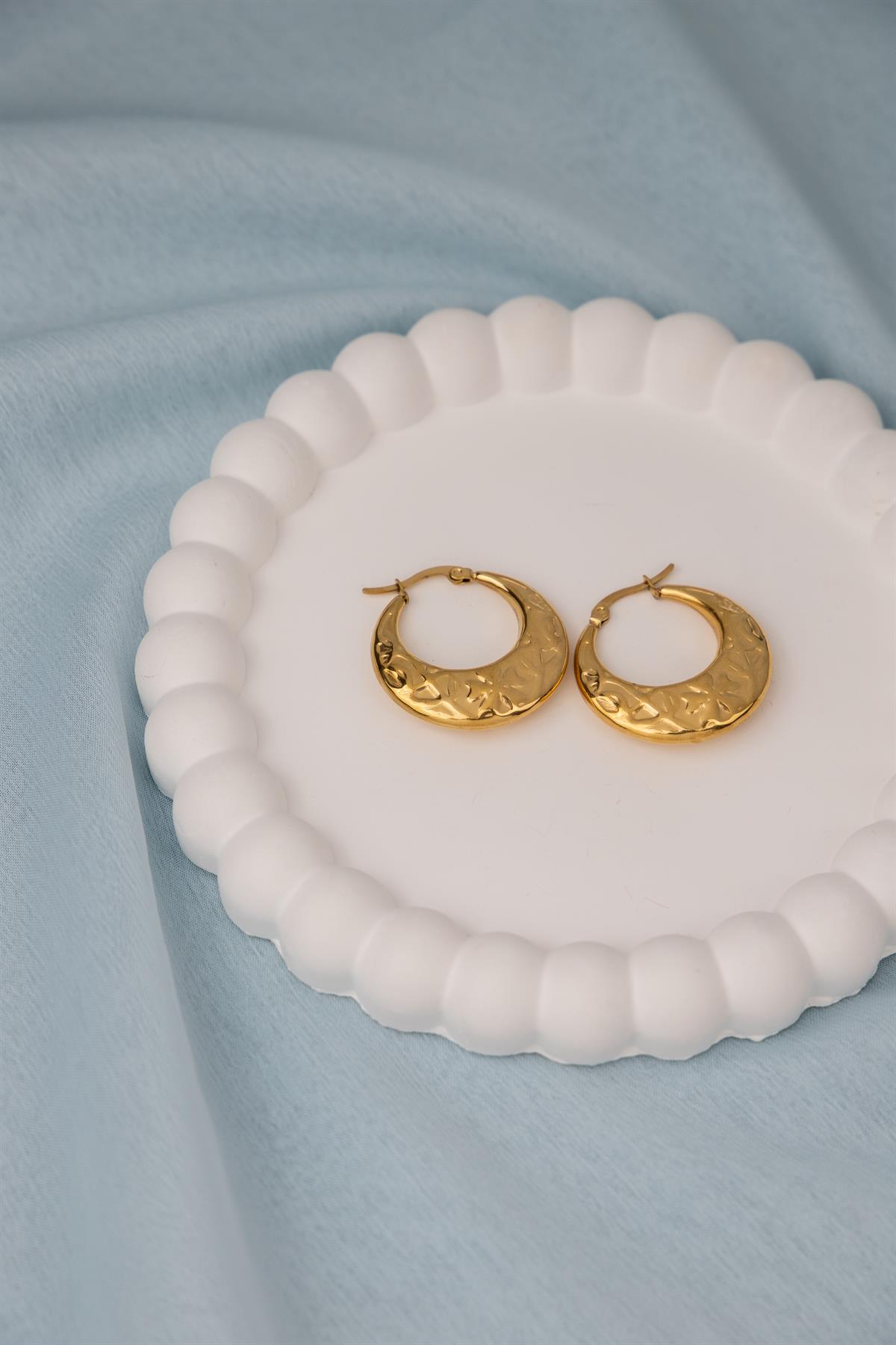 Dokulu Gold Çelik Halka Küpe