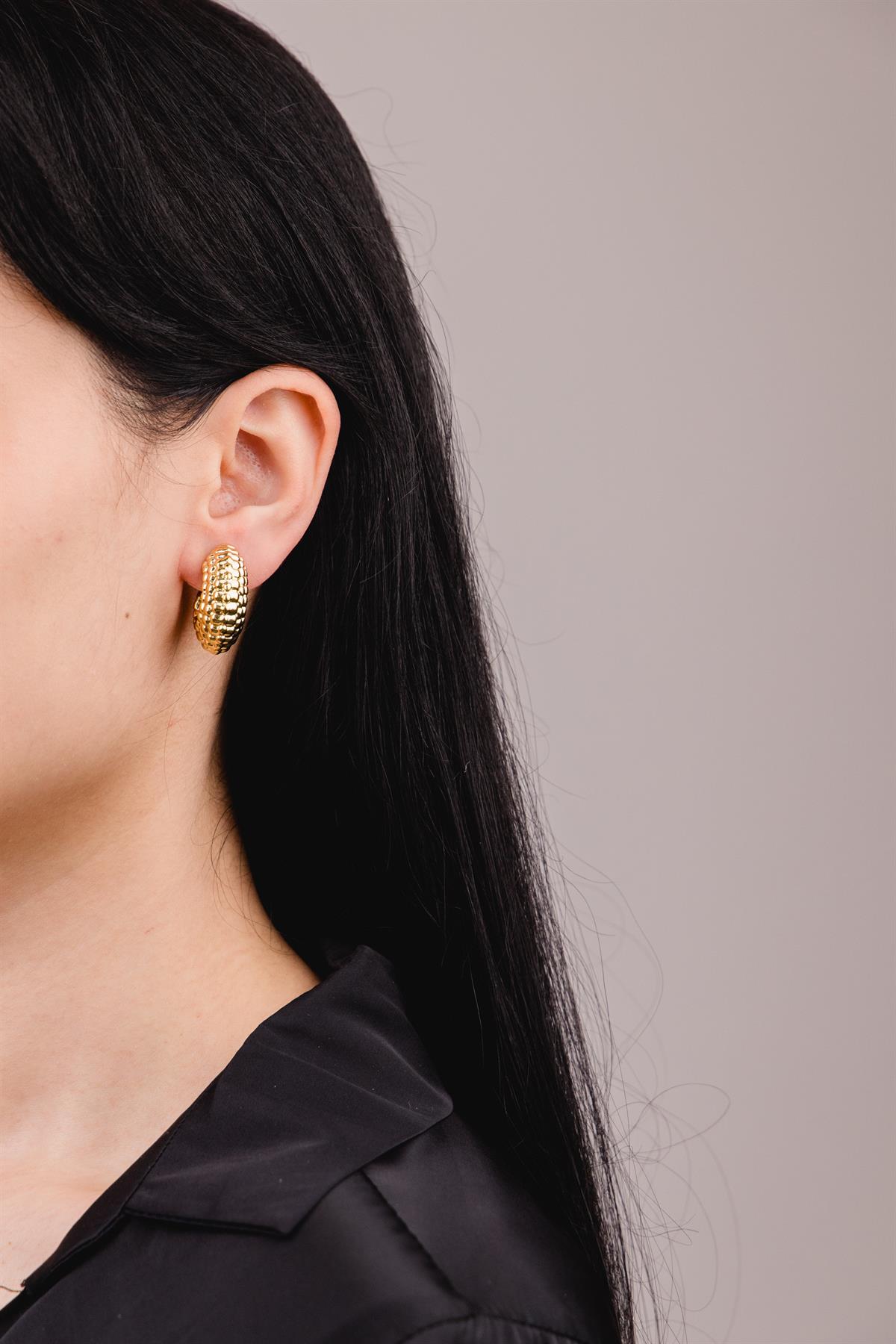 Dokulu Gold Yarım Halka Küpe