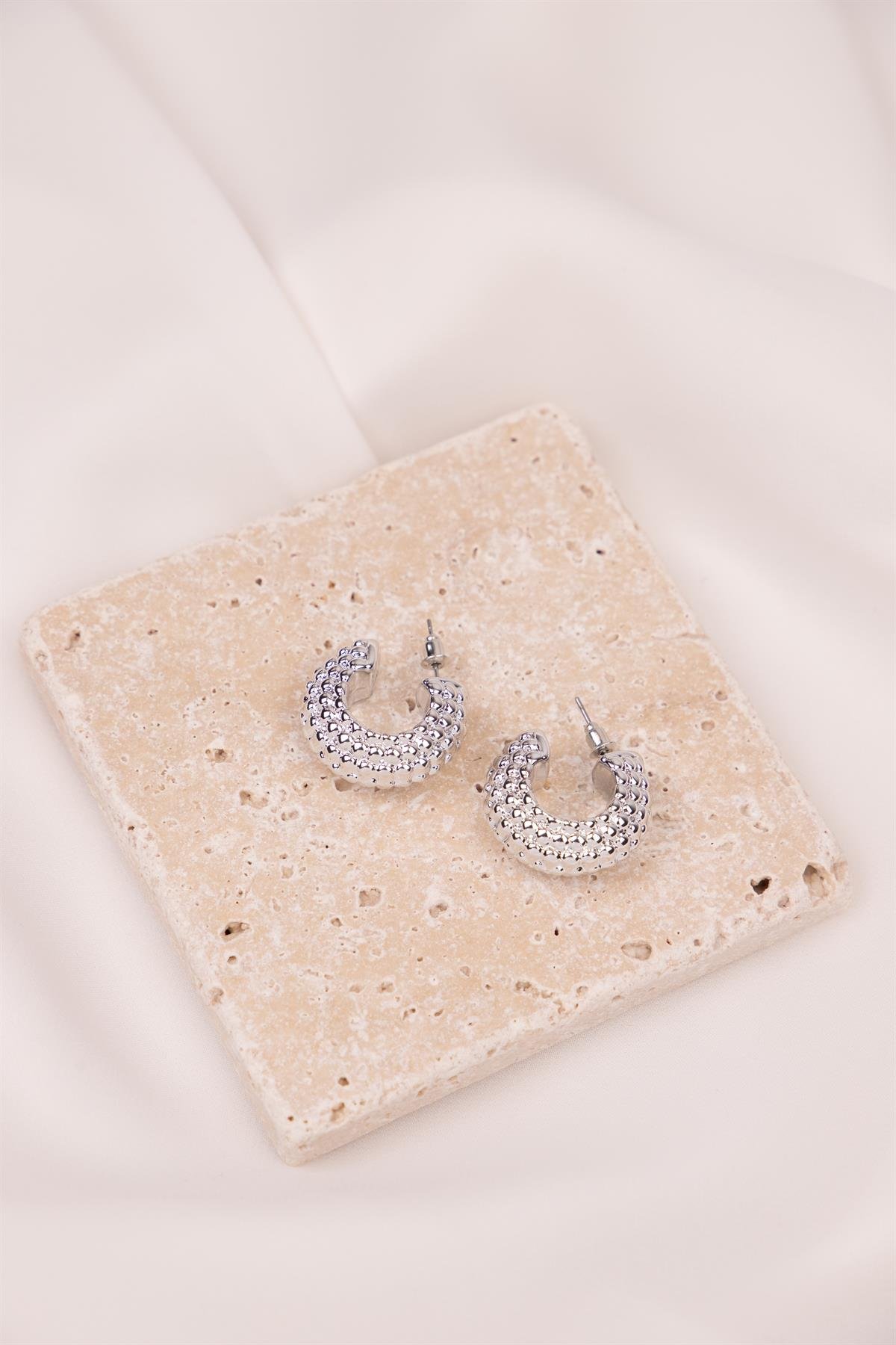 Dokulu Gümüş Yarım Halka Küpe