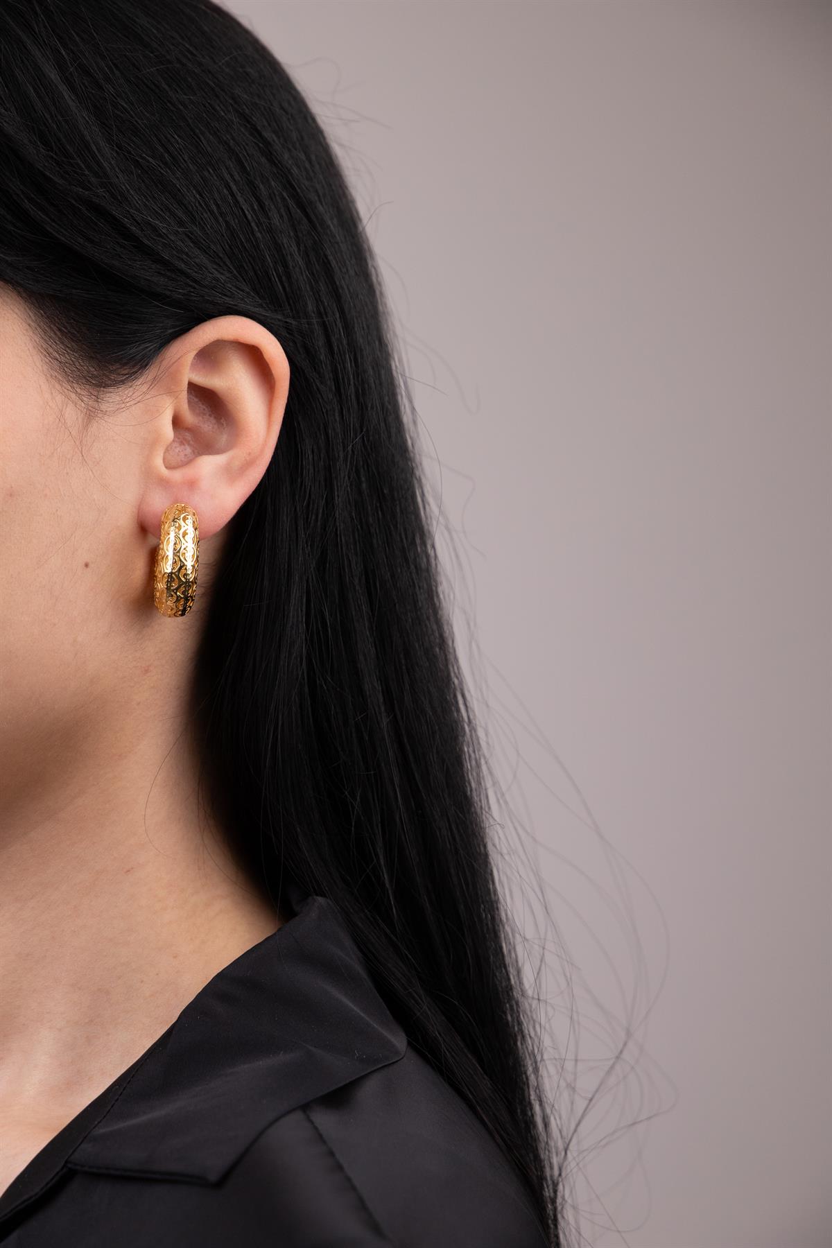 Etnik Desenli Gold Yarım Halka Küpe