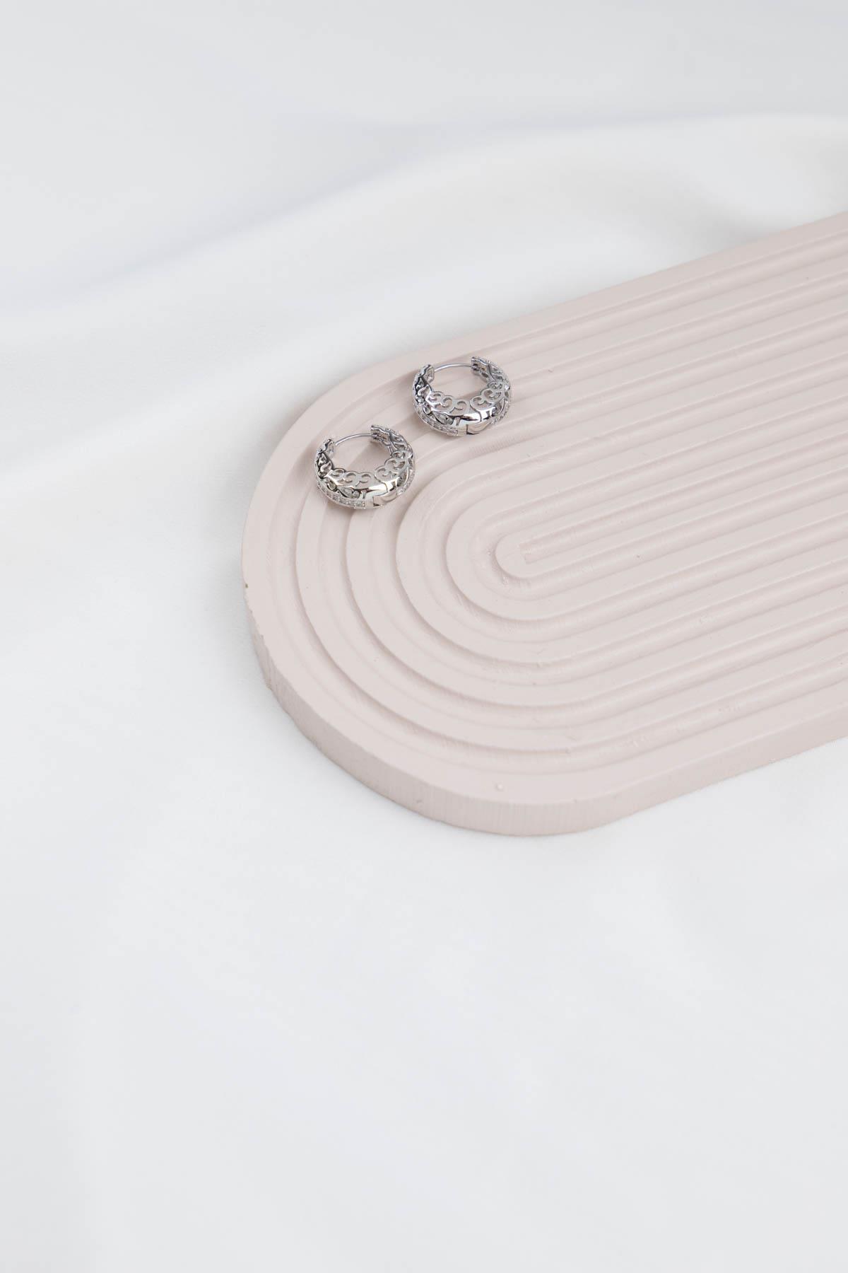 Etnik Desenli Zirkon Taş Detaylı Gümüş Halka Küpe