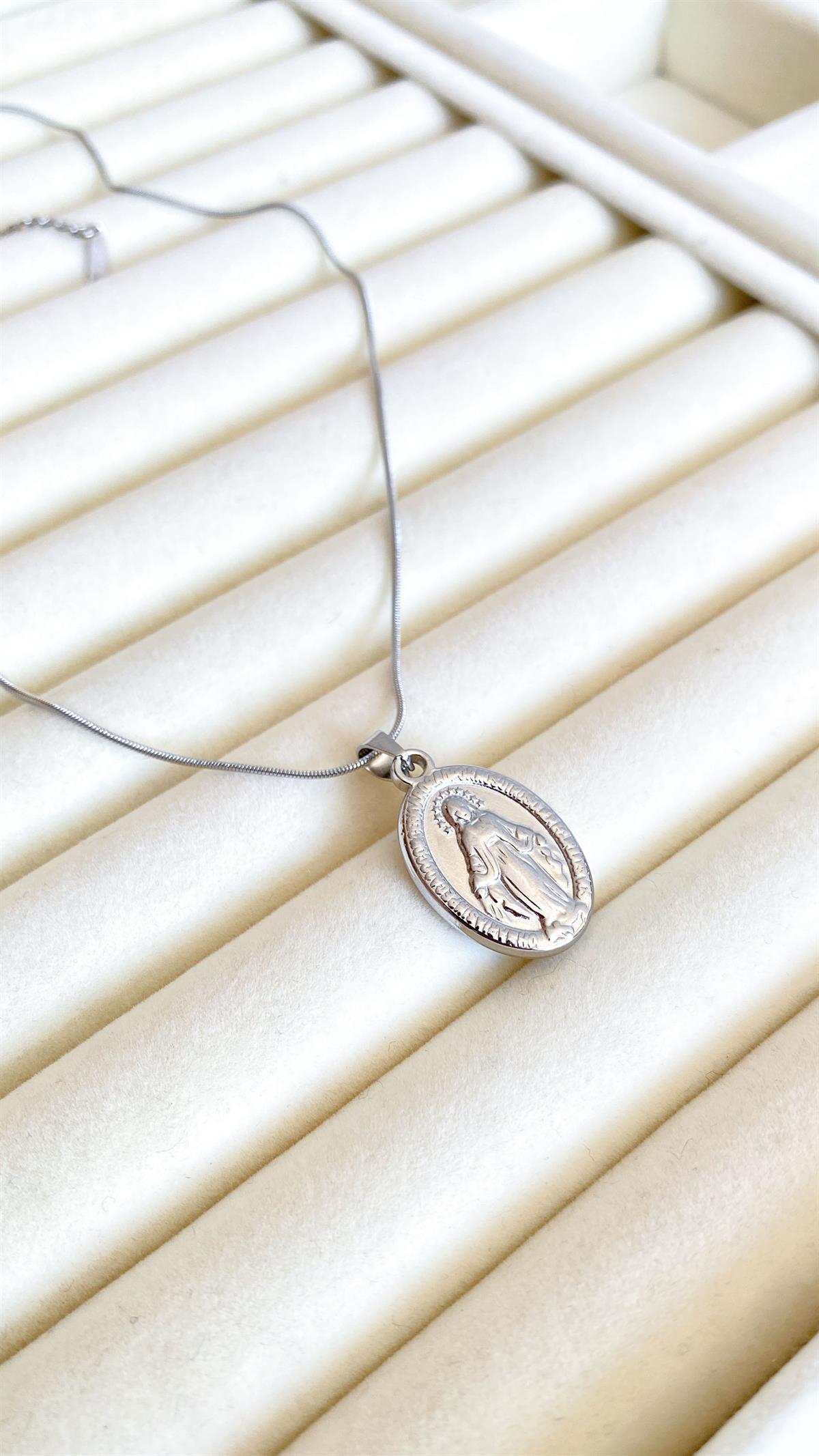 Figürlü Yılan Zincirli Gümüş Çelik Kolye