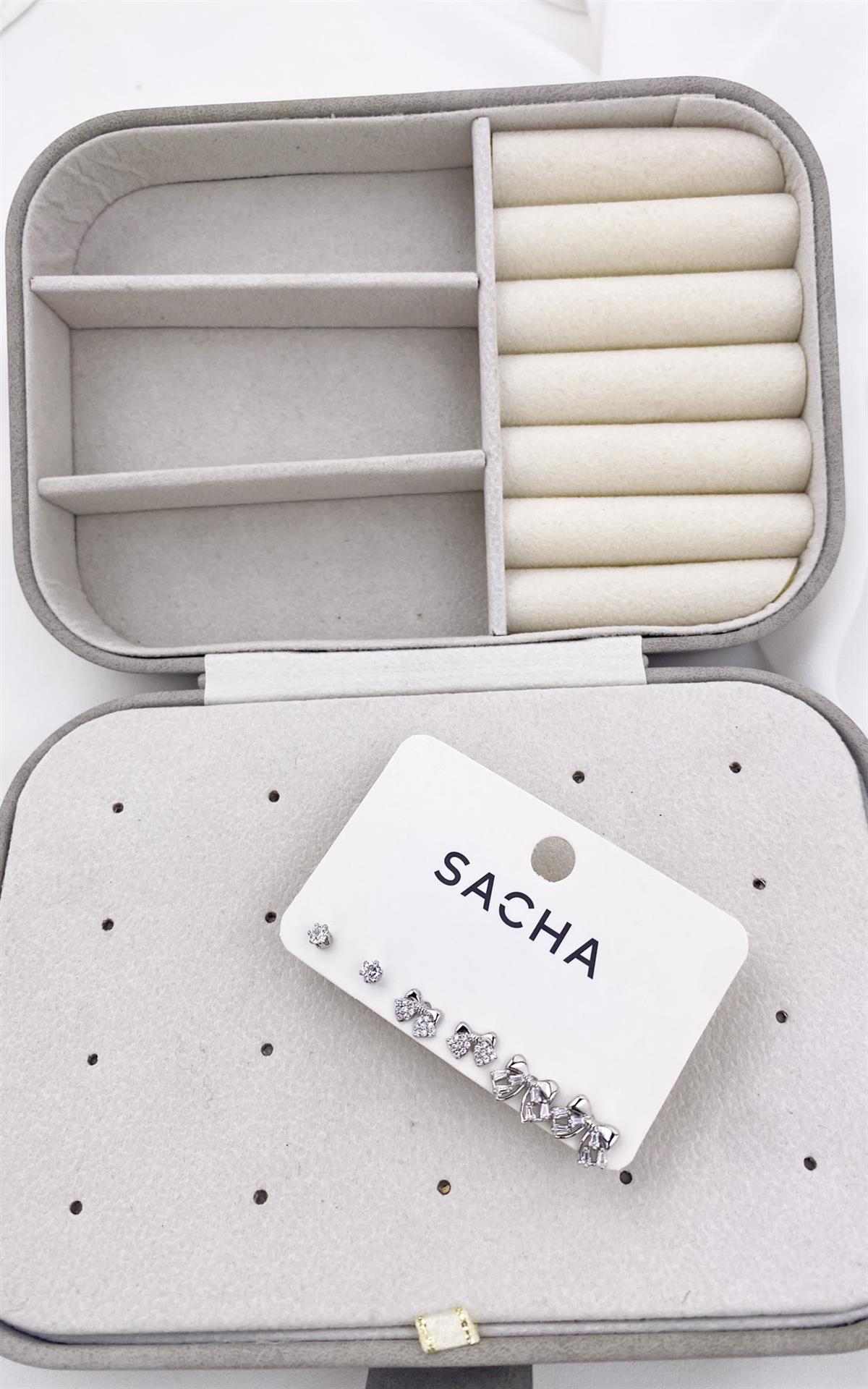 Fiyonk Figürlü Zirkon Taşlı Gümüş Set Küpe