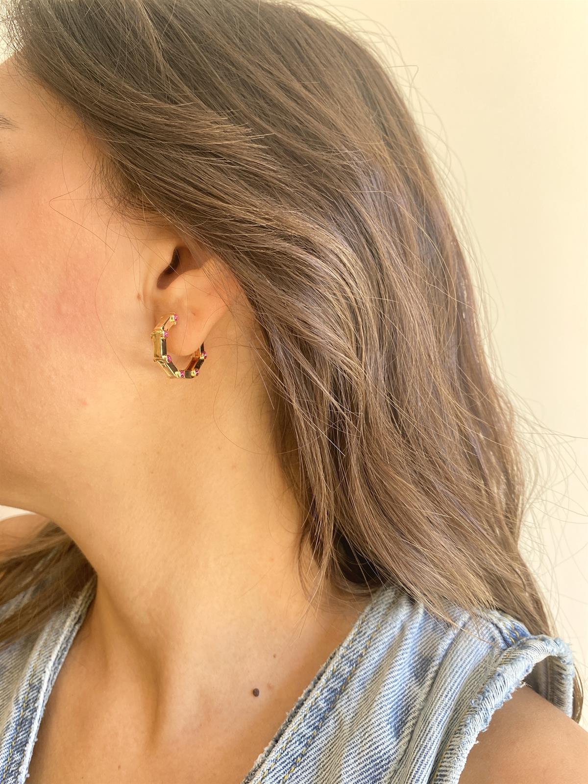 Geometrik Formlu Fuşya Taş Detaylı Gold Halka Küpe