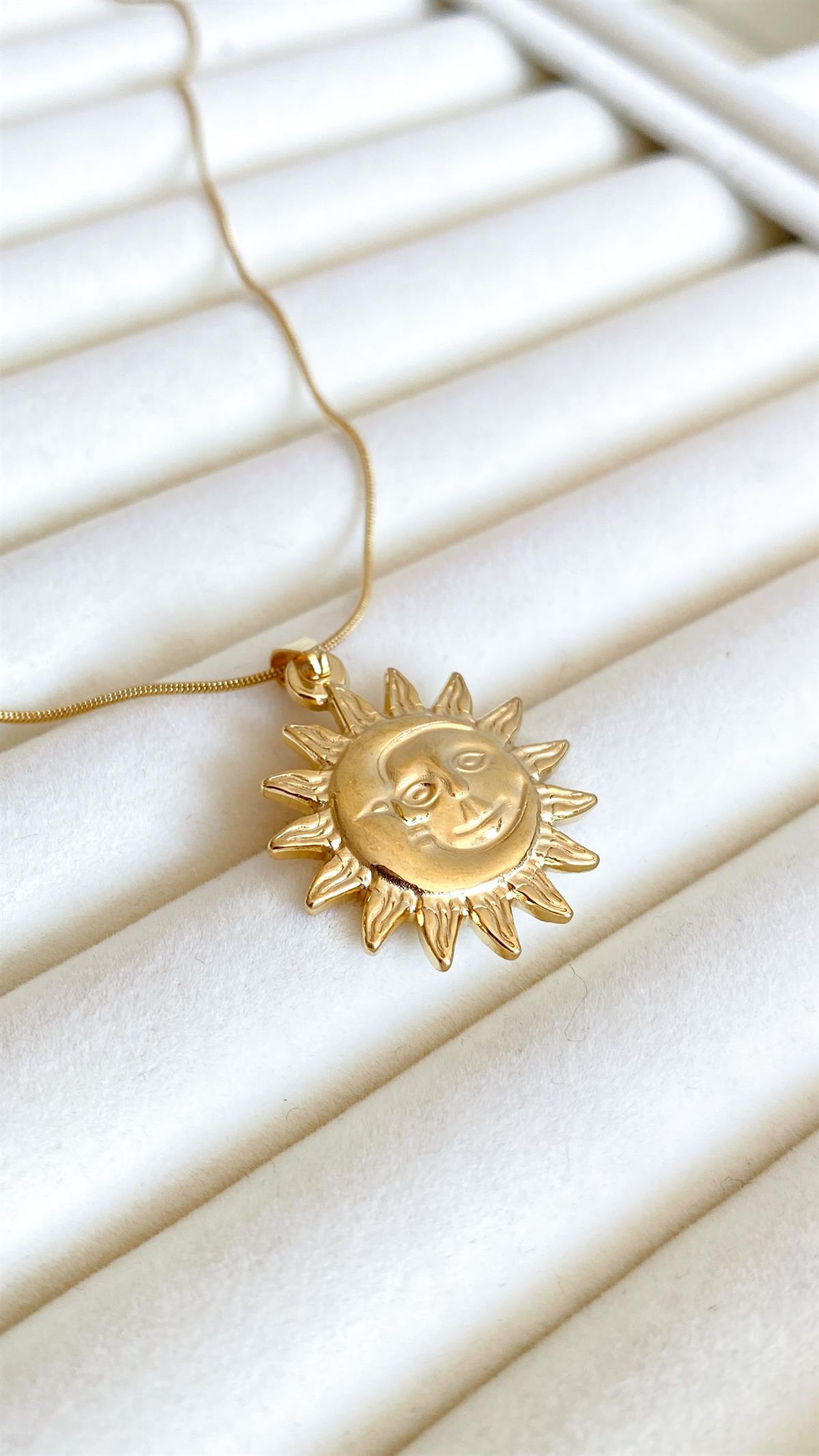 Güneş Figürlü Ay Detaylı Gold Çelik Kolye