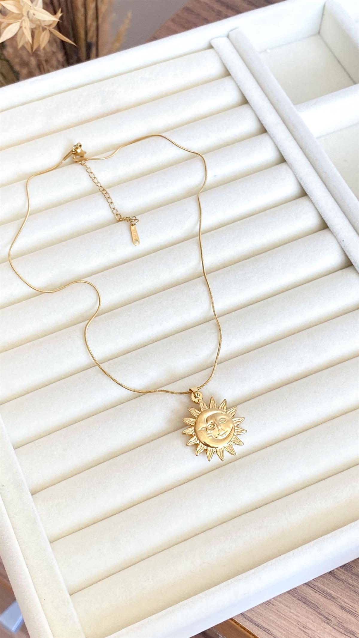 Güneş Figürlü Ay Detaylı Gold Çelik Kolye