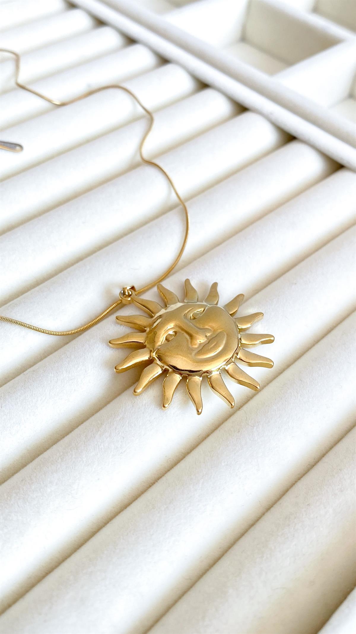 Güneş Figürlü Yılan Zincirli Gold Çelik Kolye