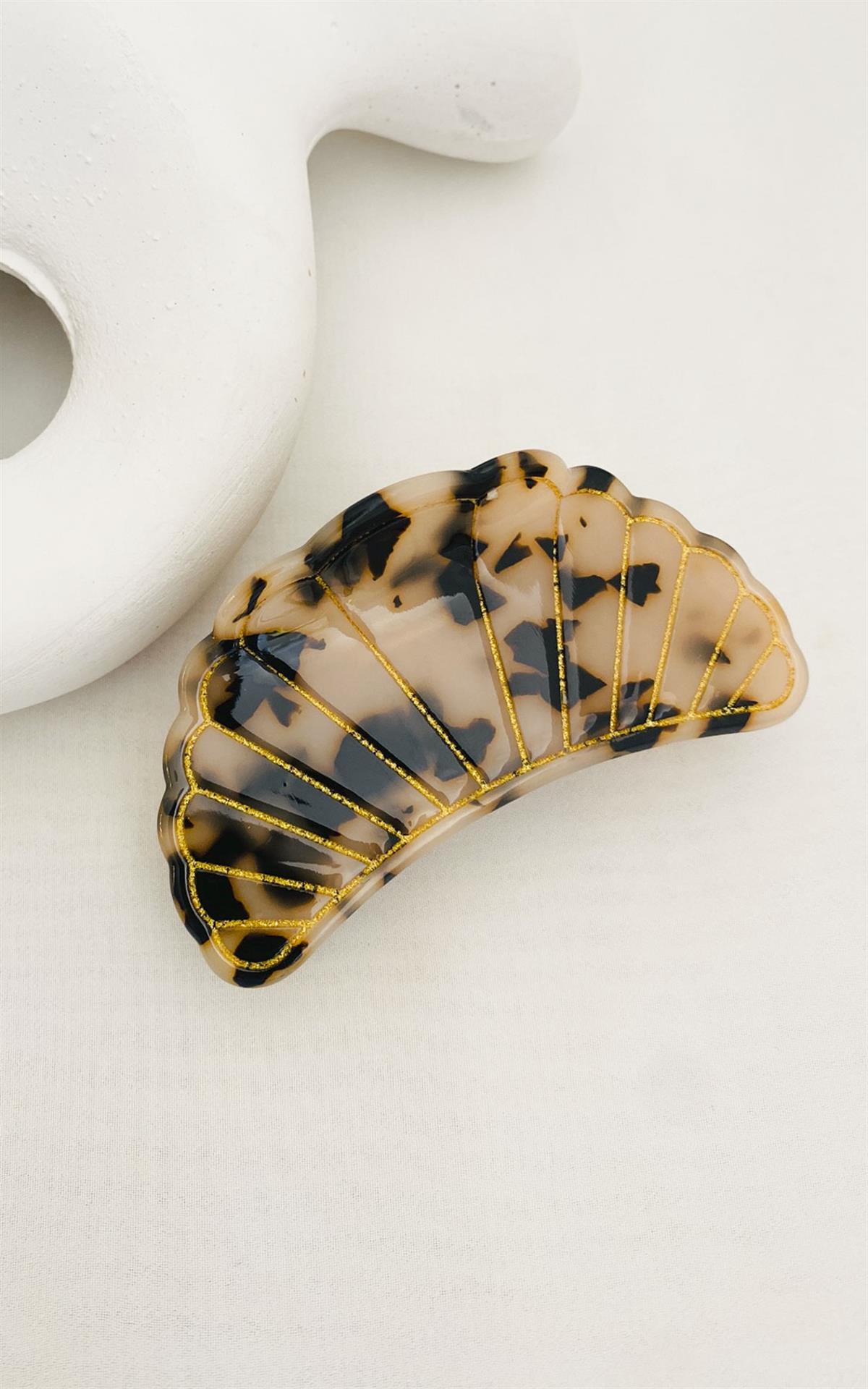 İstiridye Figürlü Leopar Desenli Bej Kemik Mandal Toka