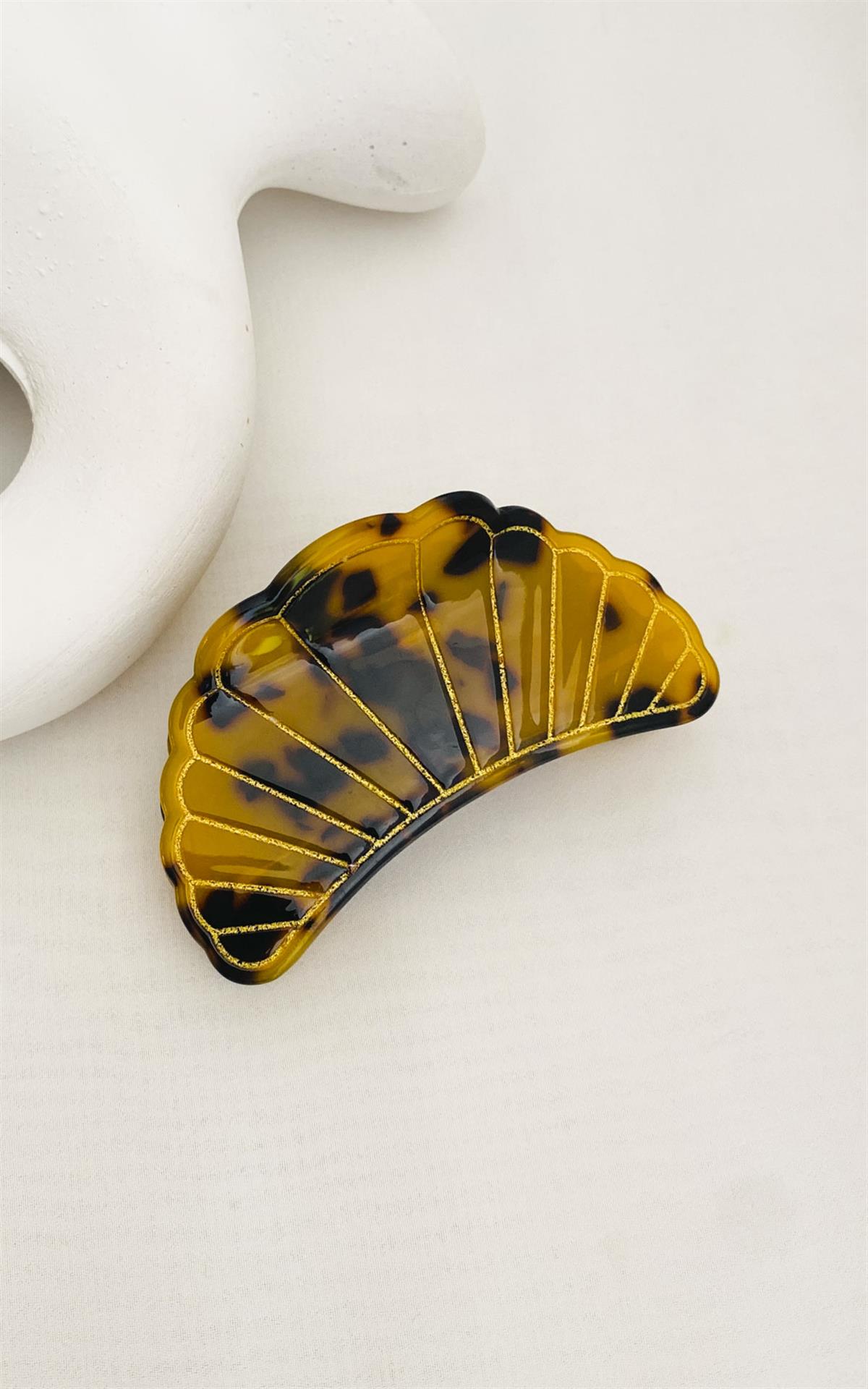 İstiridye Figürlü Leopar Desenli Kahve Kemik Mandal Toka