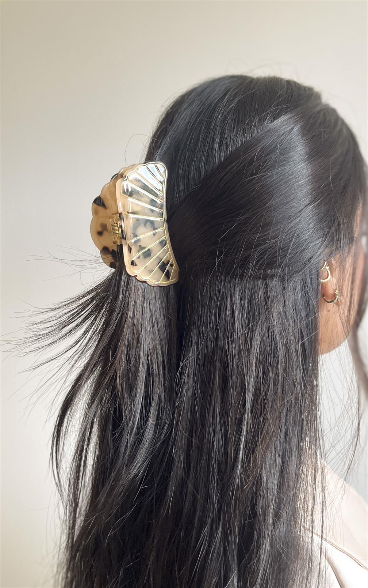 İstiridye Figürlü Leopar Desenli Rose Kemik Mandal Toka