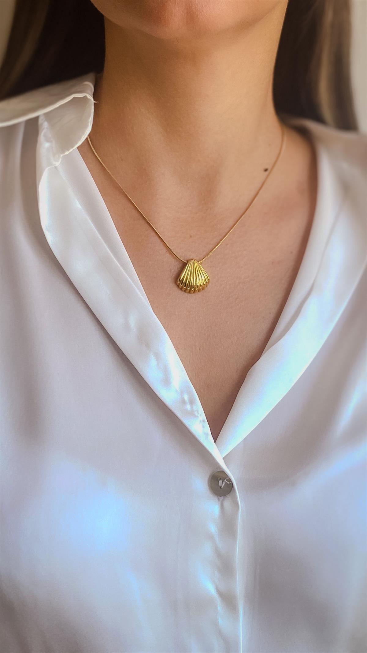 İstiridye Figürlü Yılan Zincirli Gold Çelik Kolye