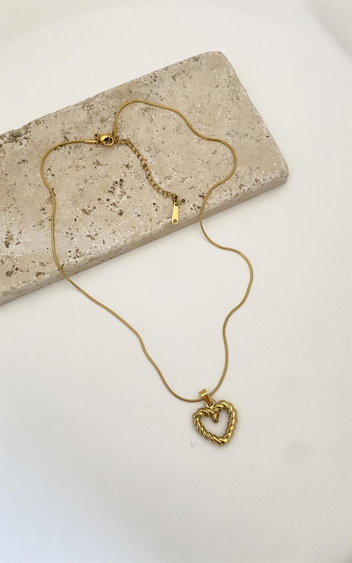 Kalp Figürlü Burgulu Gold Çelik Kolye