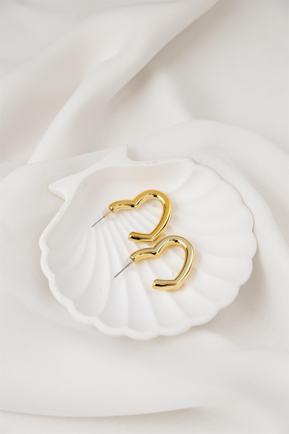 Kalp Figürlü Gold Yarım Halka Küpe