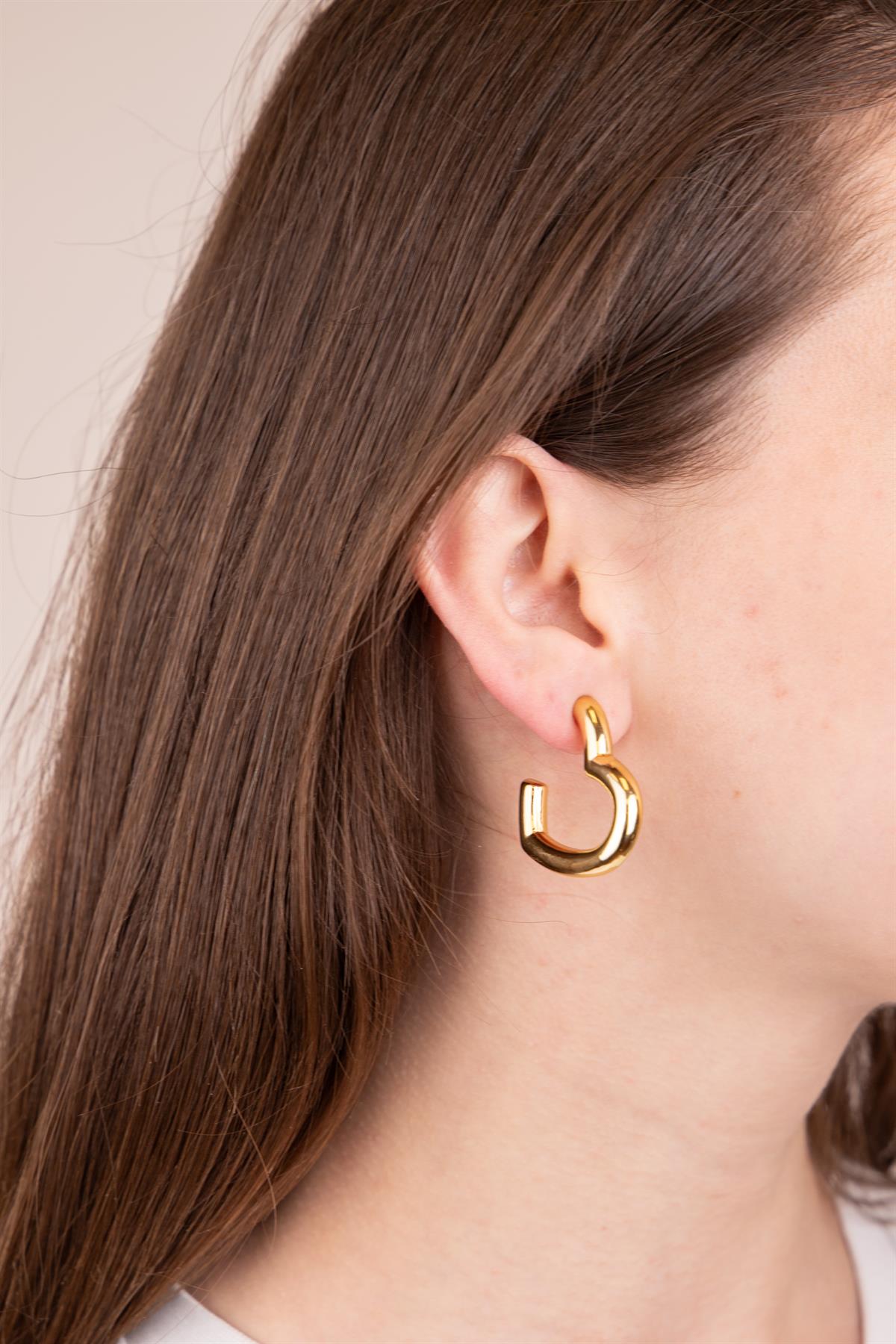 Kalp Figürlü Gold Yarım Halka Küpe