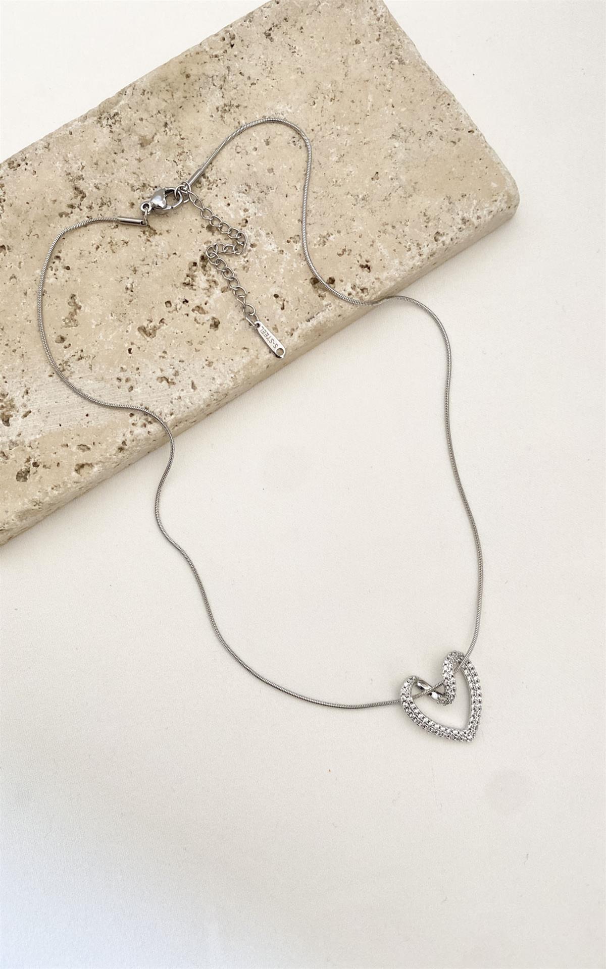 Kalp Figürlü Taşlı Gümüş Çelik Kolye