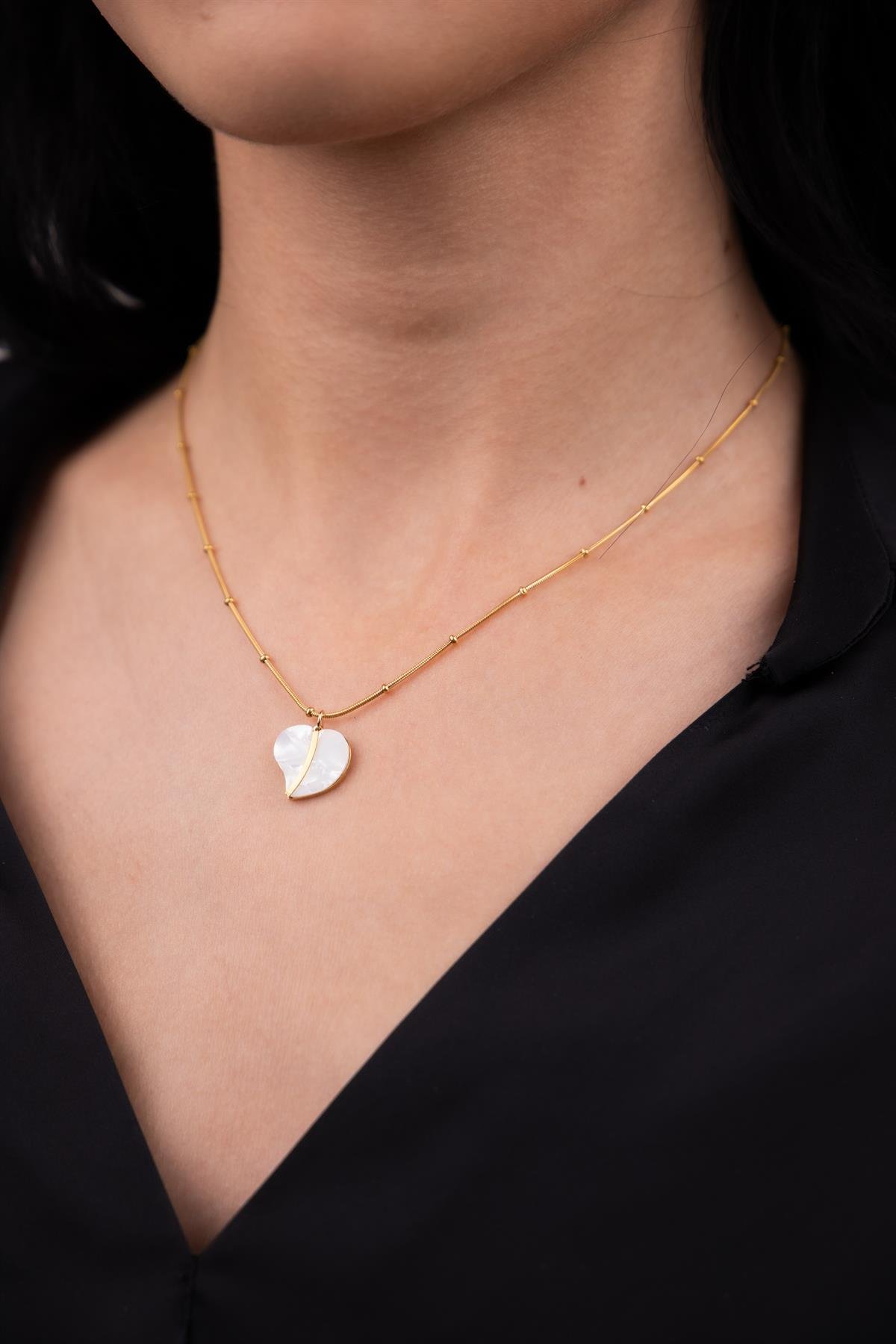 Kalp Figürlü Topçuk Zincir Gold Çelik Kolye